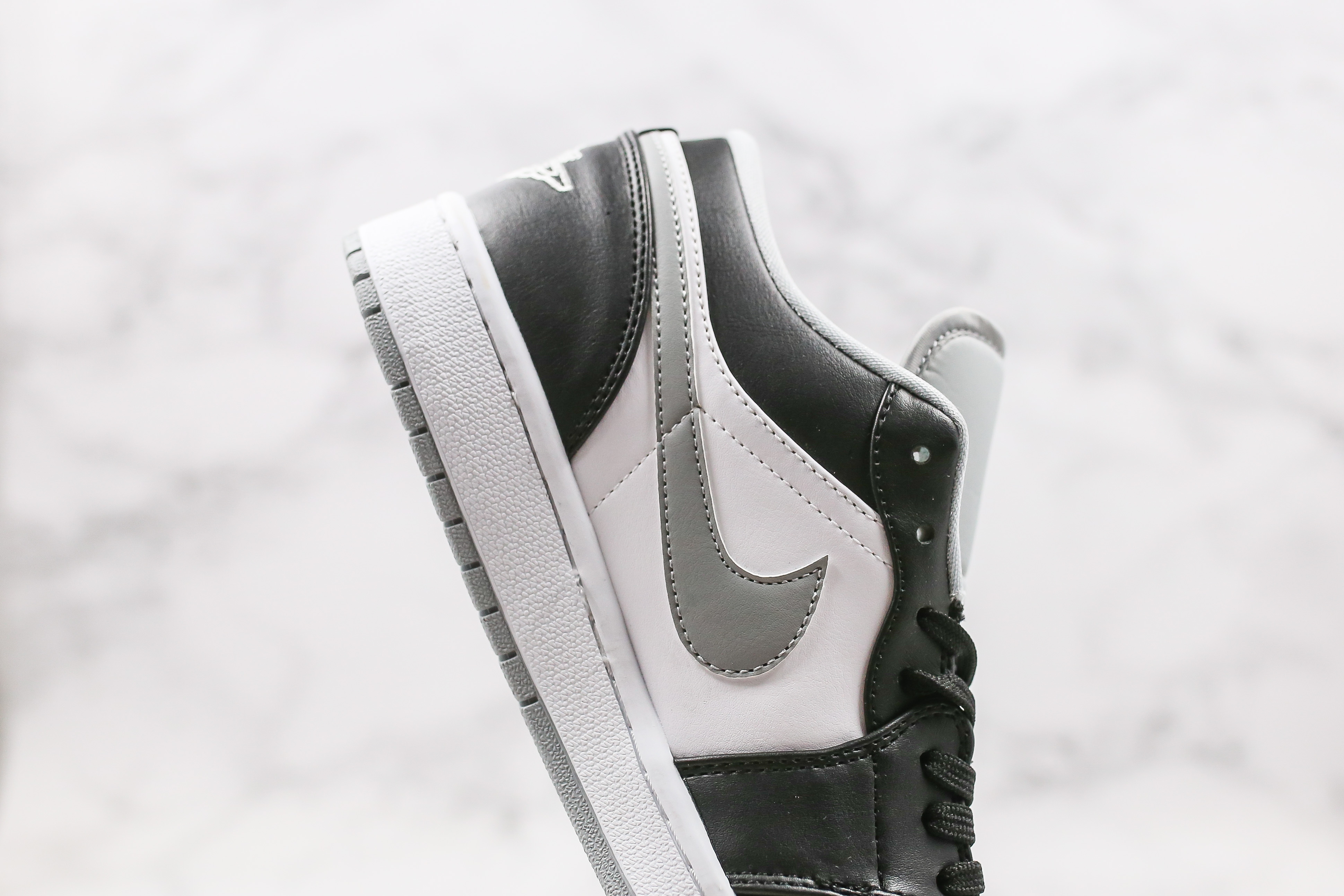 Air Jordan 1 Low Light Smoke Grey