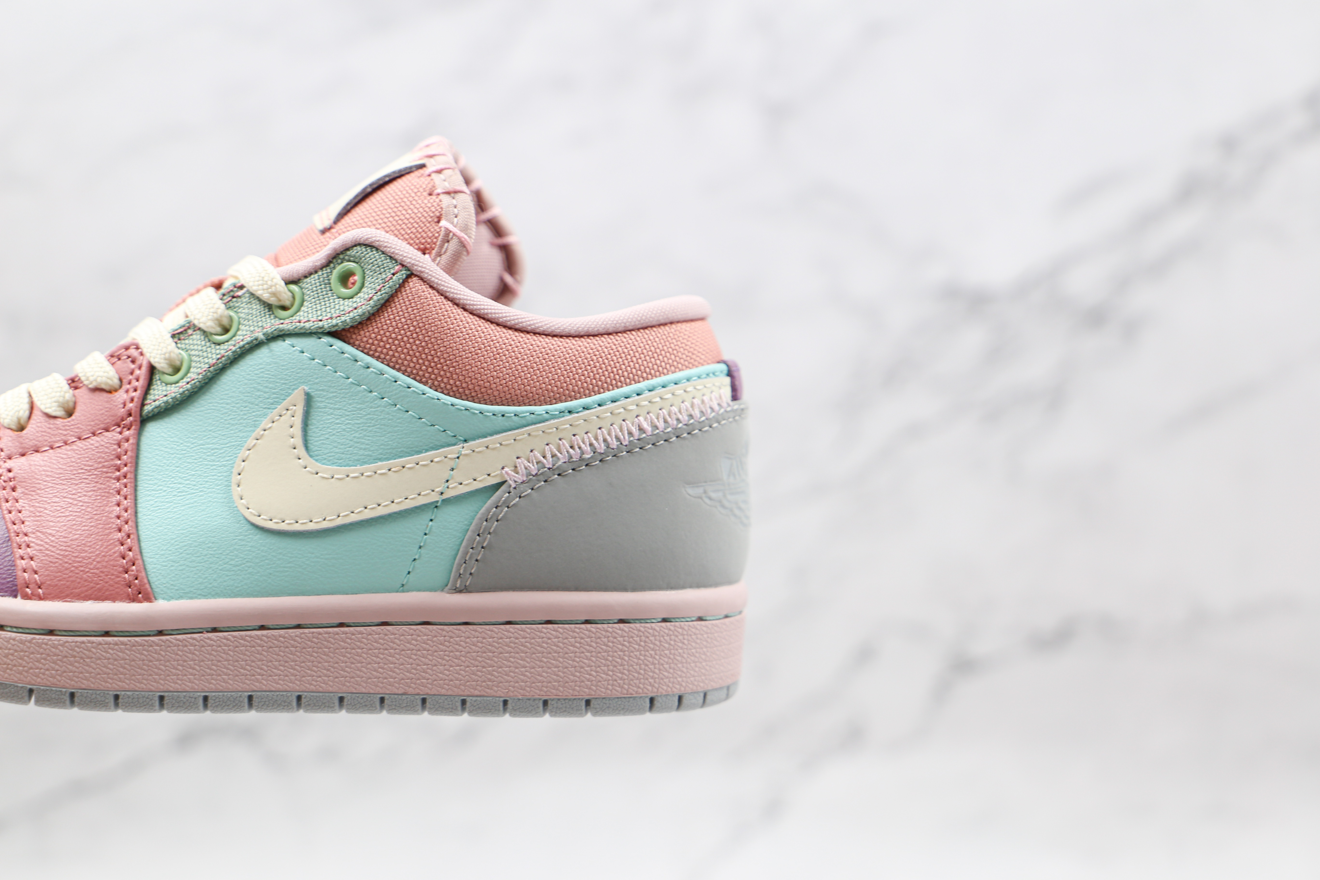 Air Jordan 1 Low SE Champagne