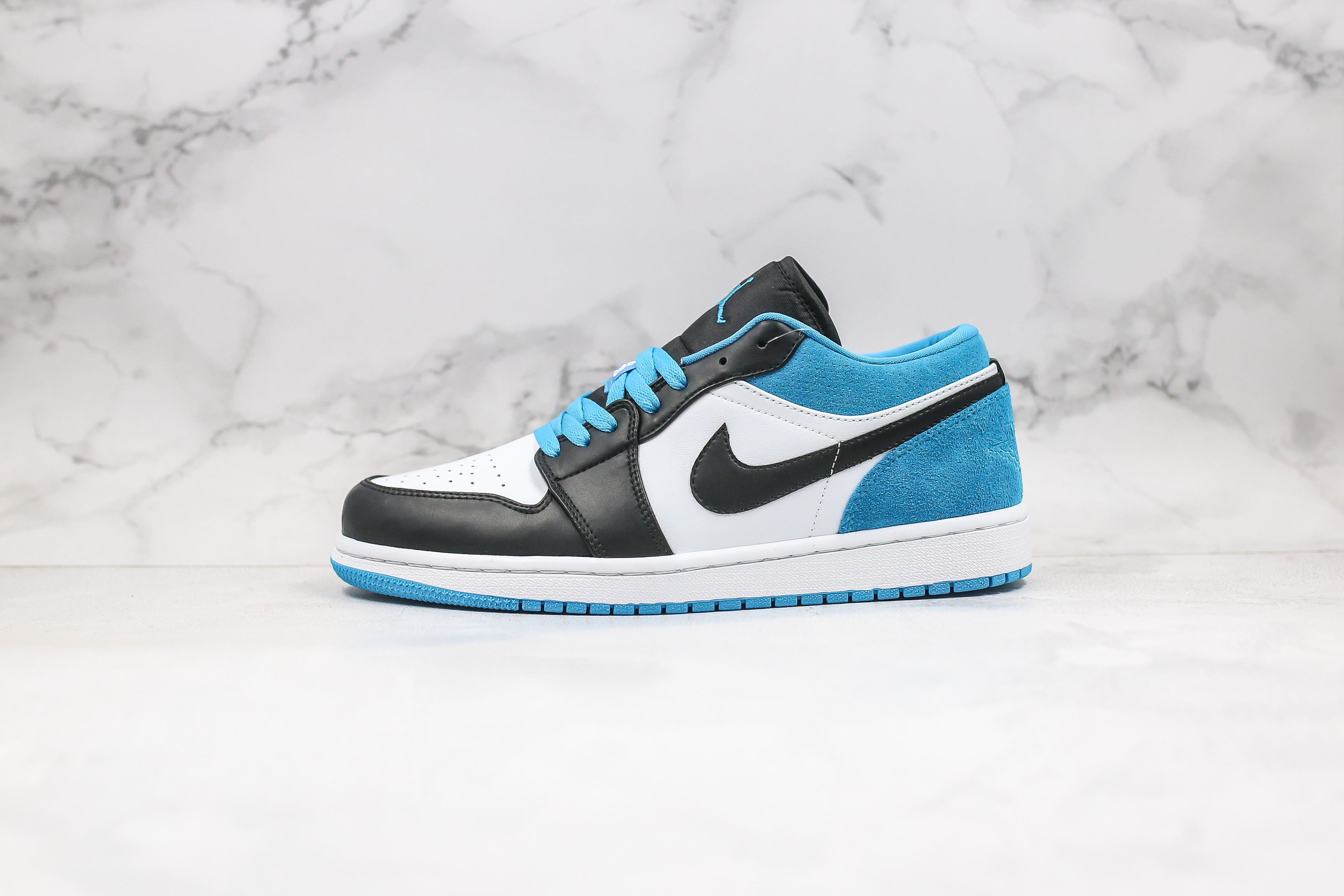 Air Jordan 1 Low SE Laser Blue
