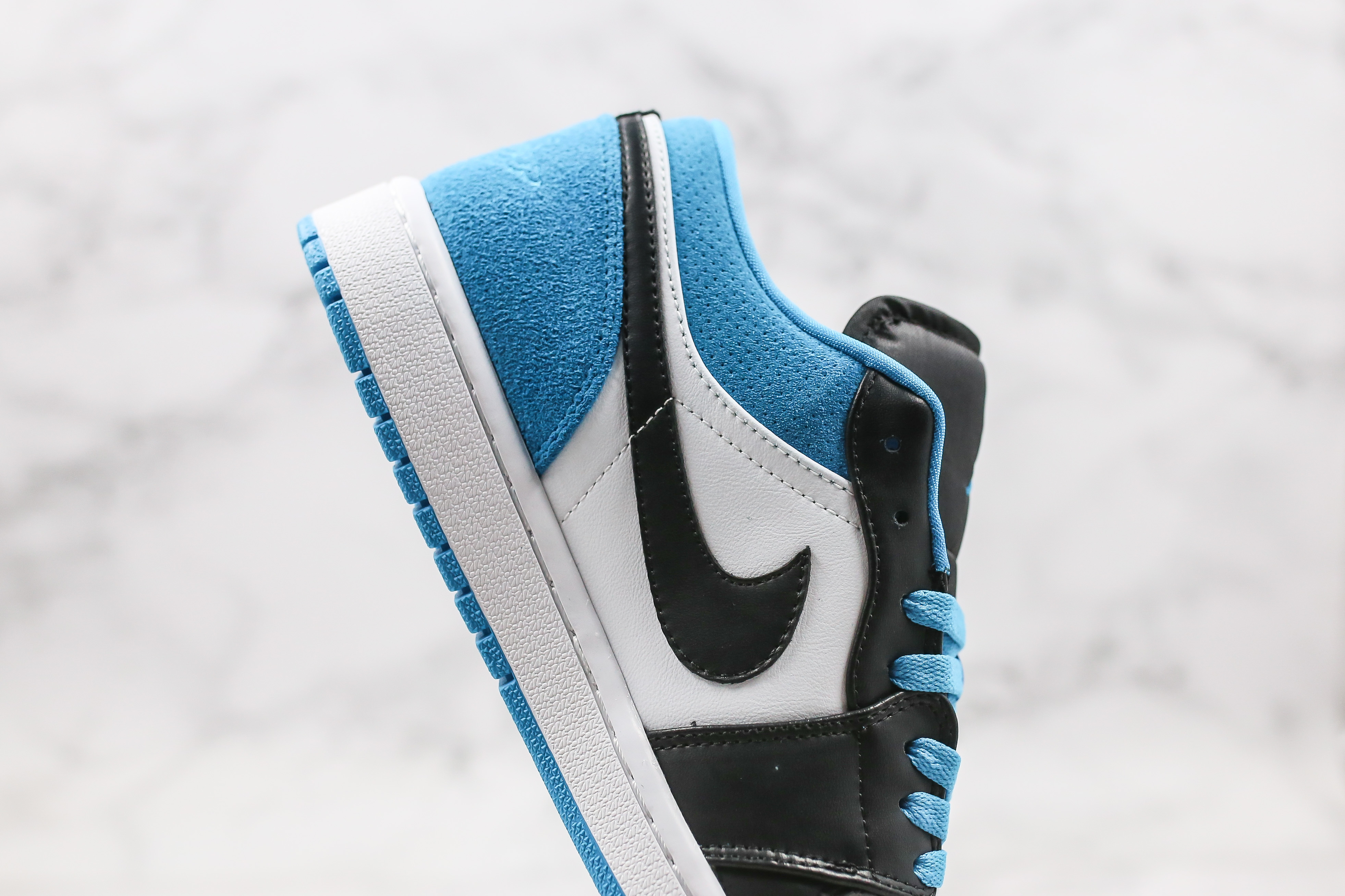 Air Jordan 1 Low SE Laser Blue