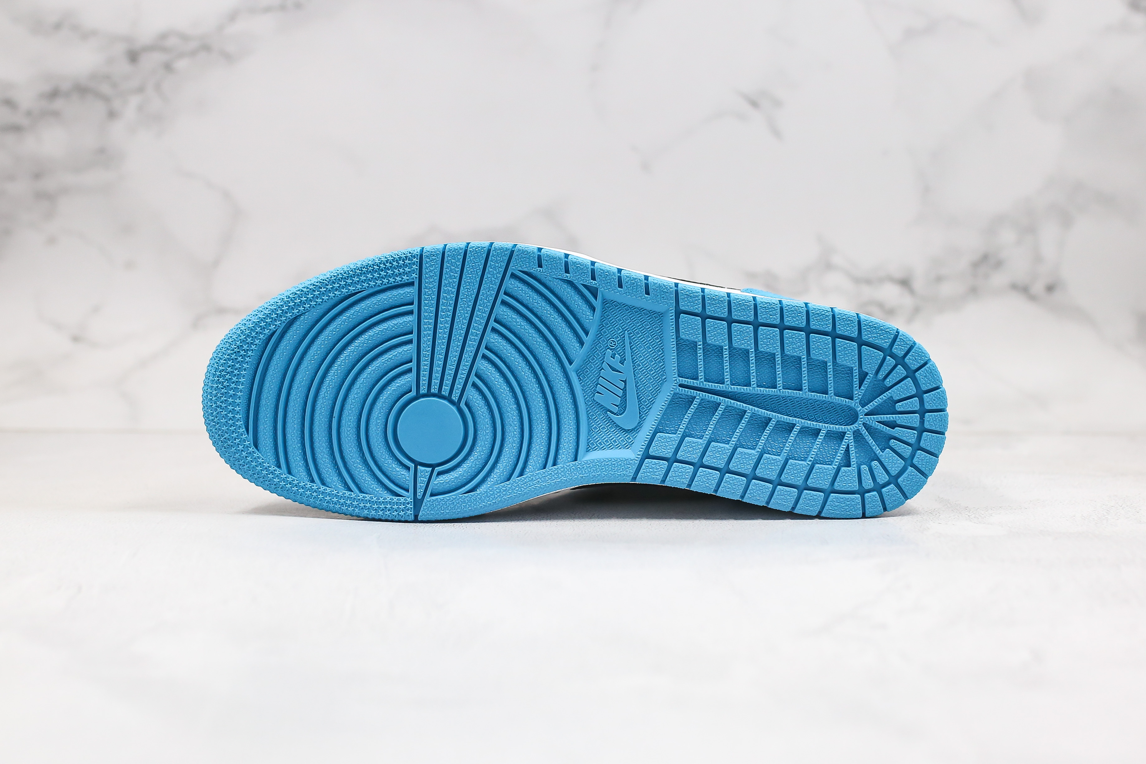 Air Jordan 1 Low SE Laser Blue