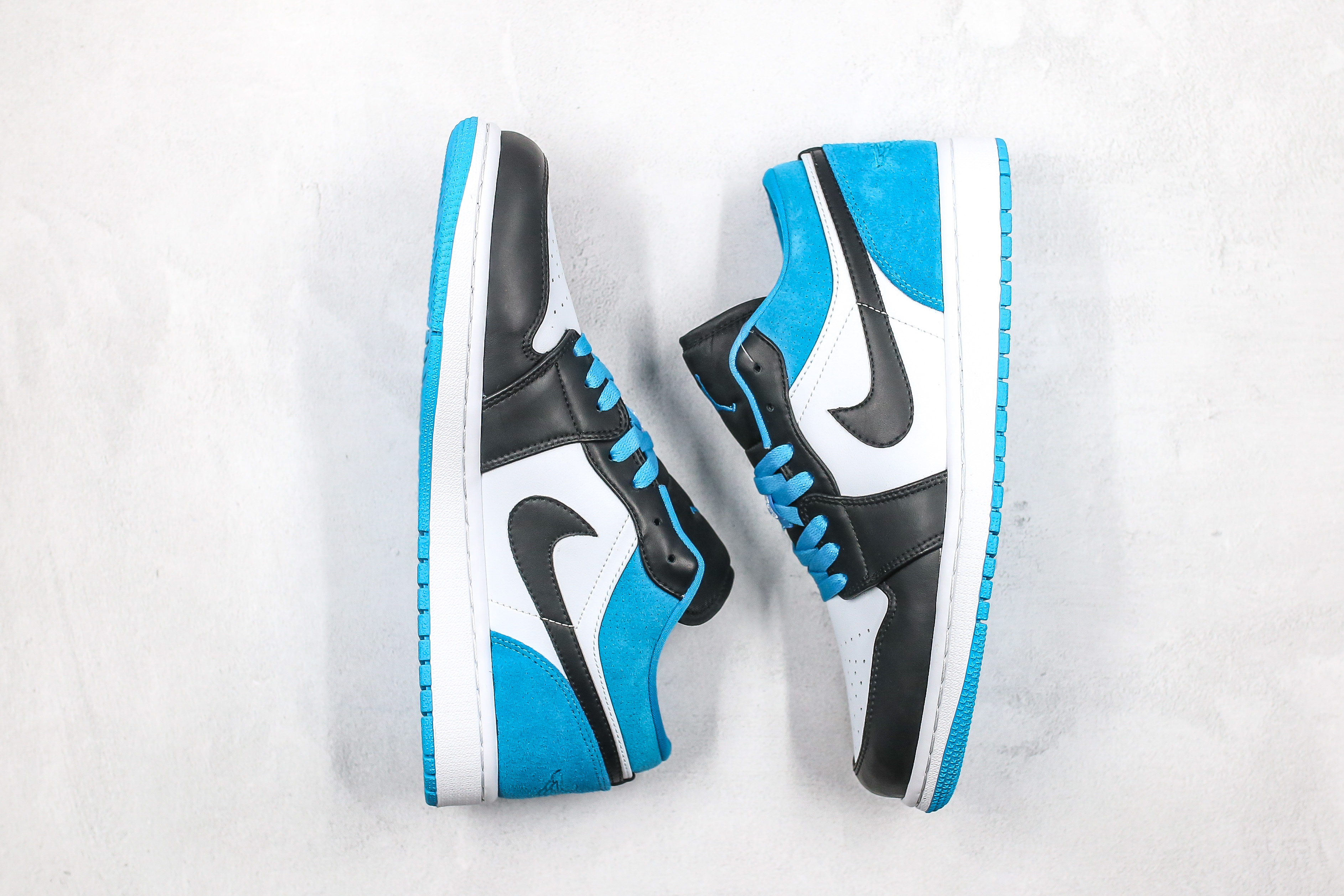 Air Jordan 1 Low SE Laser Blue