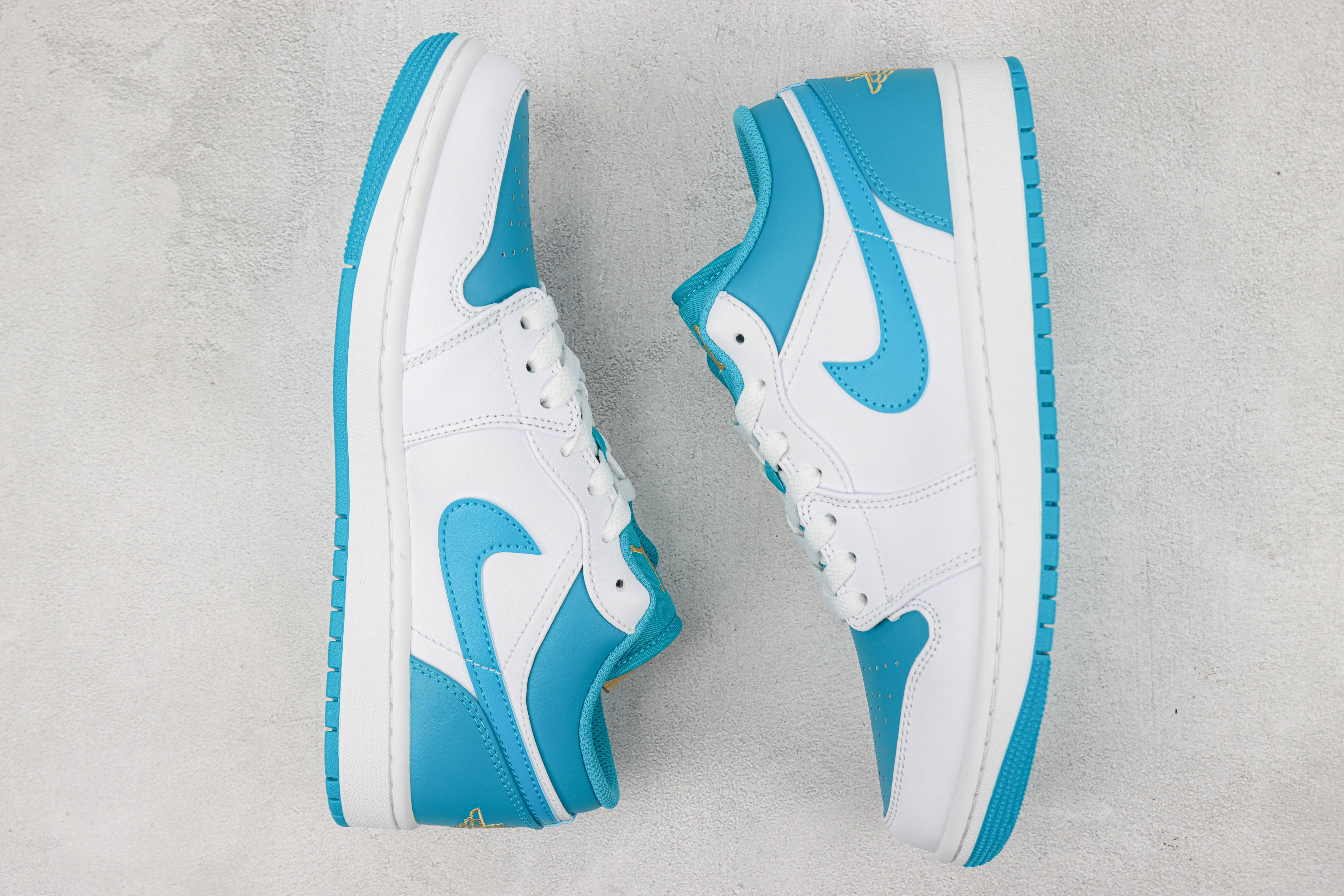 Air Jordan 1 Low Sky Blue