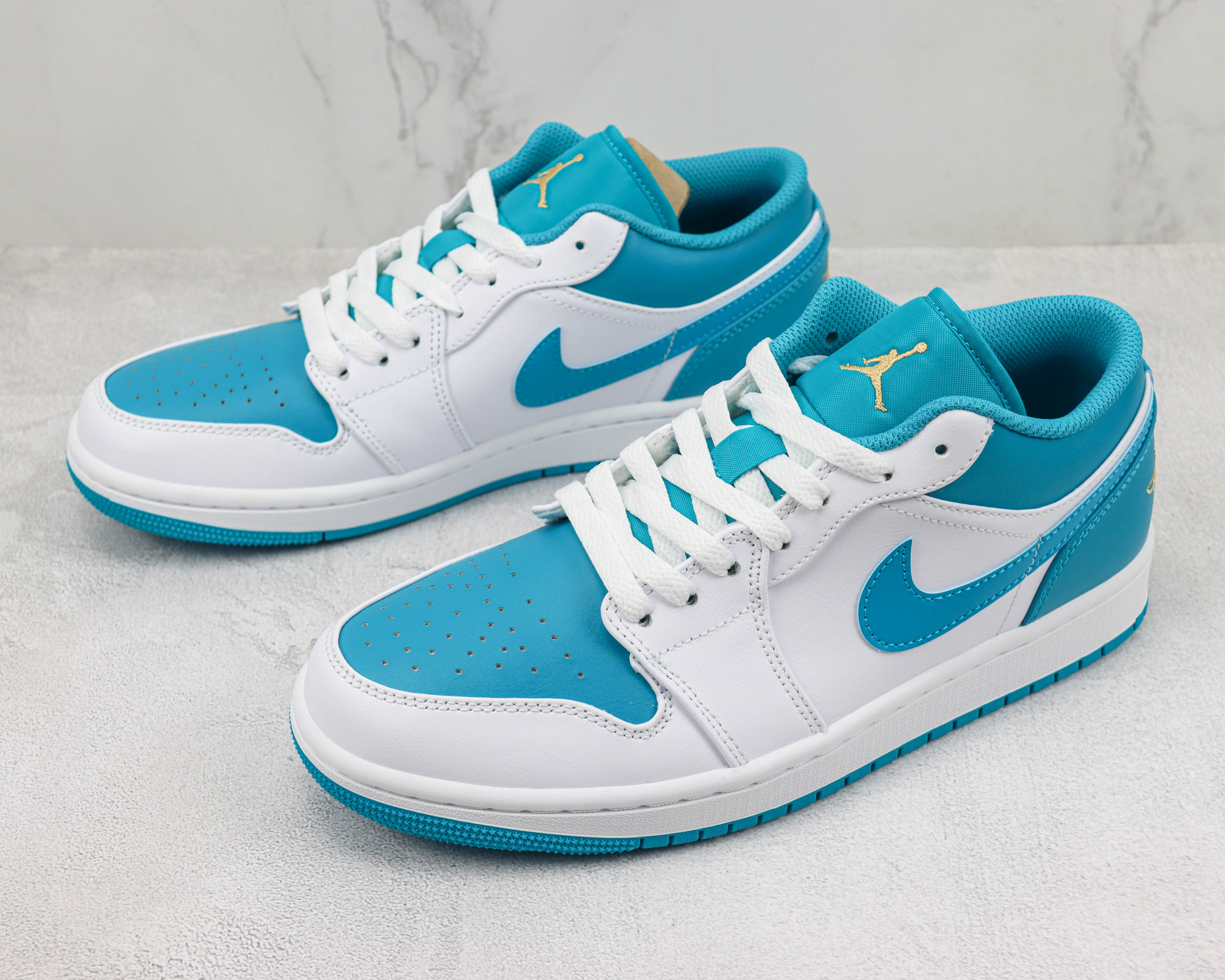 Air Jordan 1 Low Sky Blue