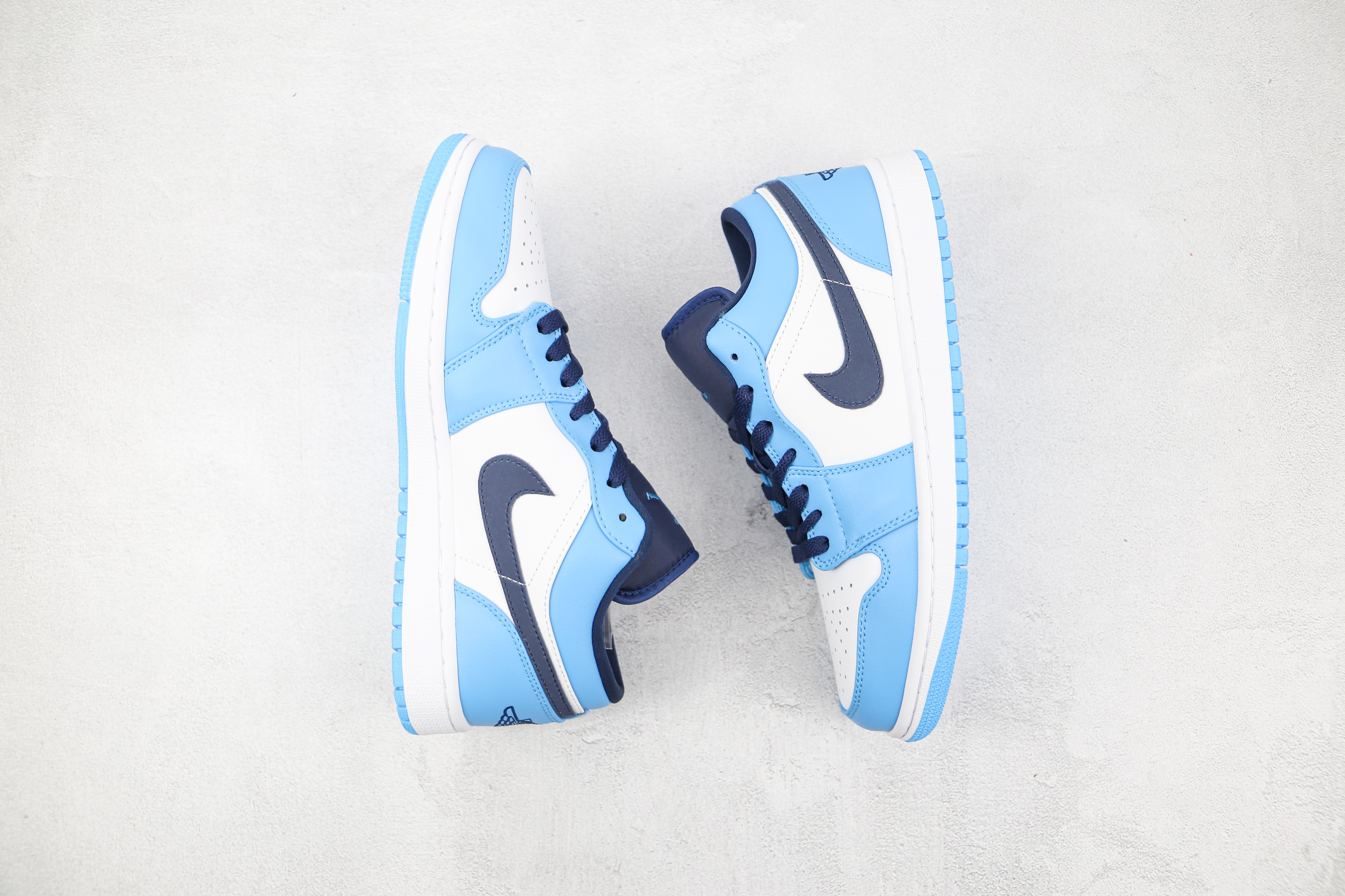 Air Jordan 1 Low UNC