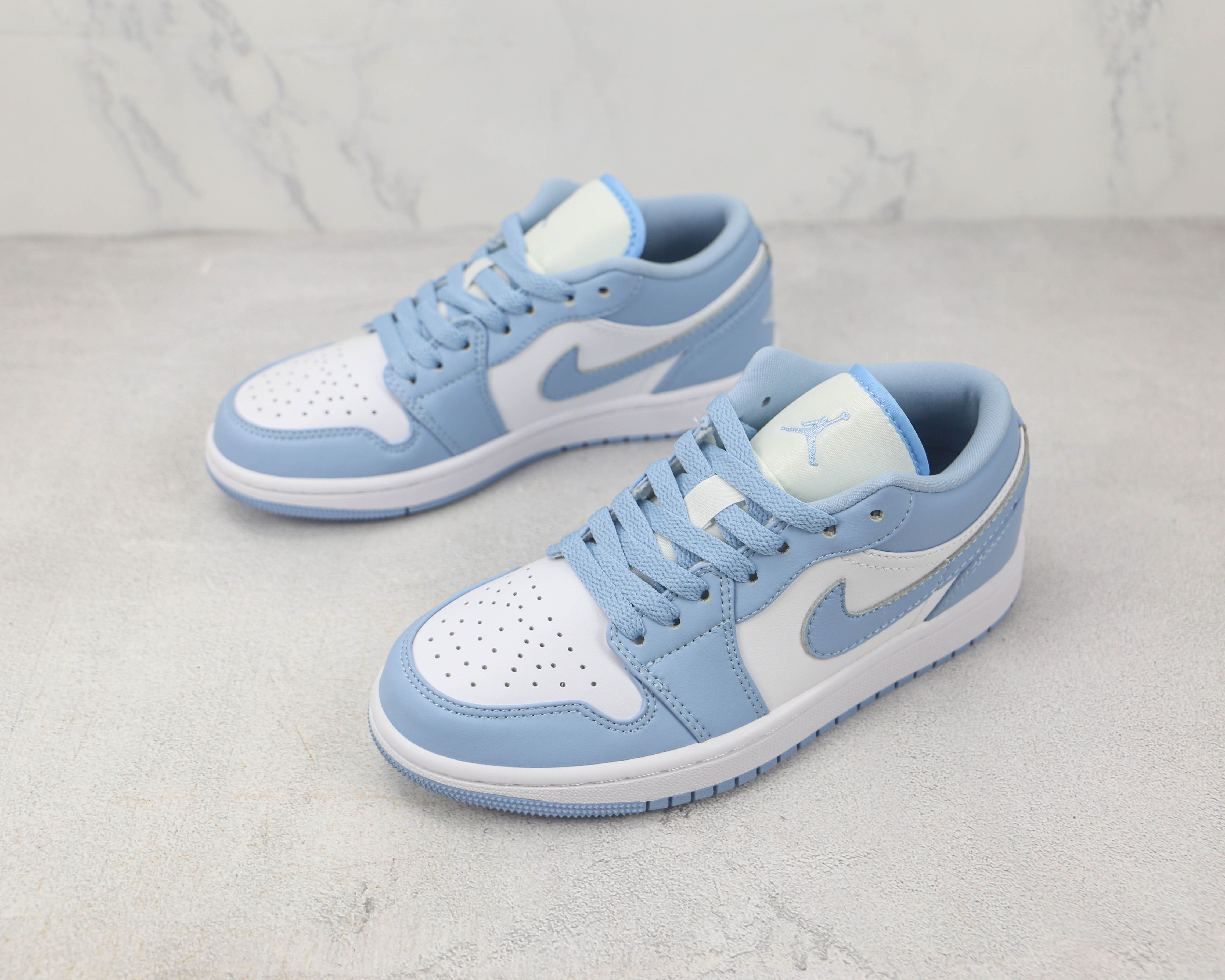 Travis Scott x Air Jordan 1 Low White Blue