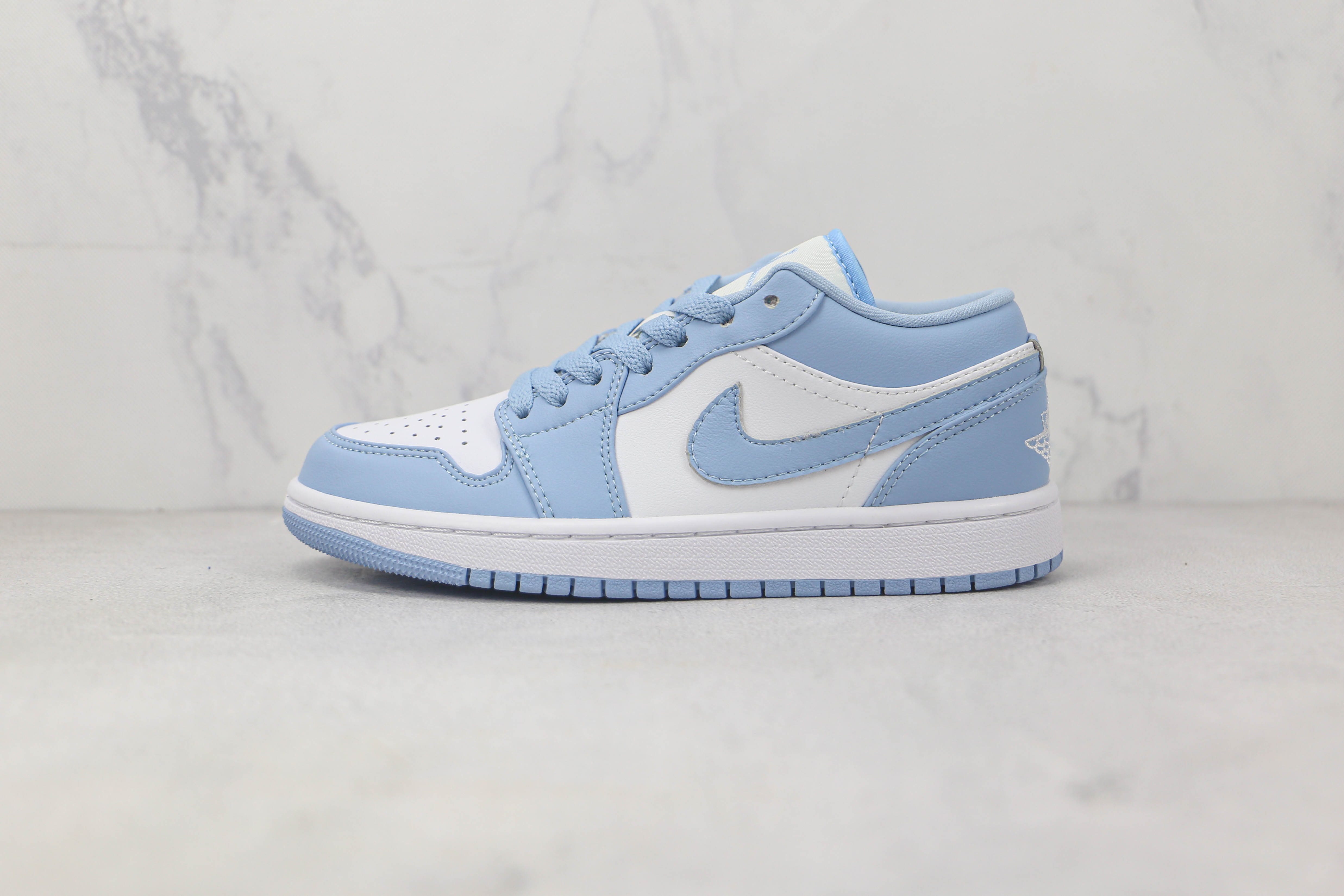 Travis Scott x Air Jordan 1 Low White Blue