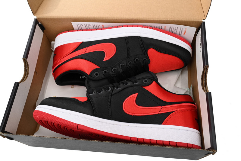 Air Jordan 1 "Satin Bred"