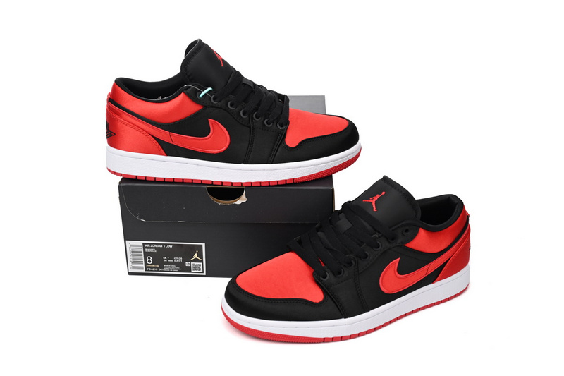 Air Jordan 1 "Satin Bred"