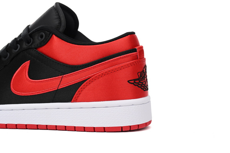 Air Jordan 1 "Satin Bred"