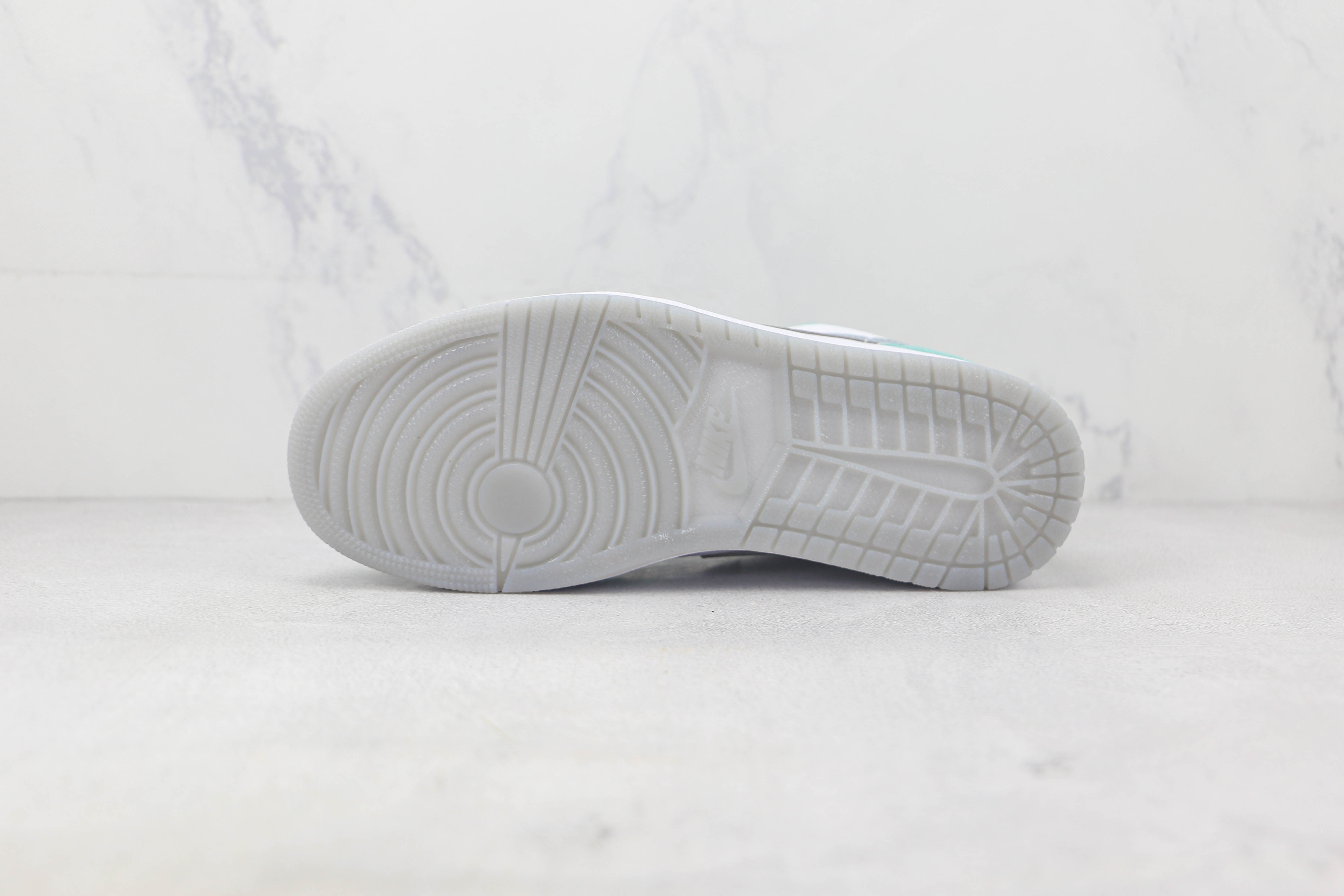 Air Jordan 1 Low Emerald