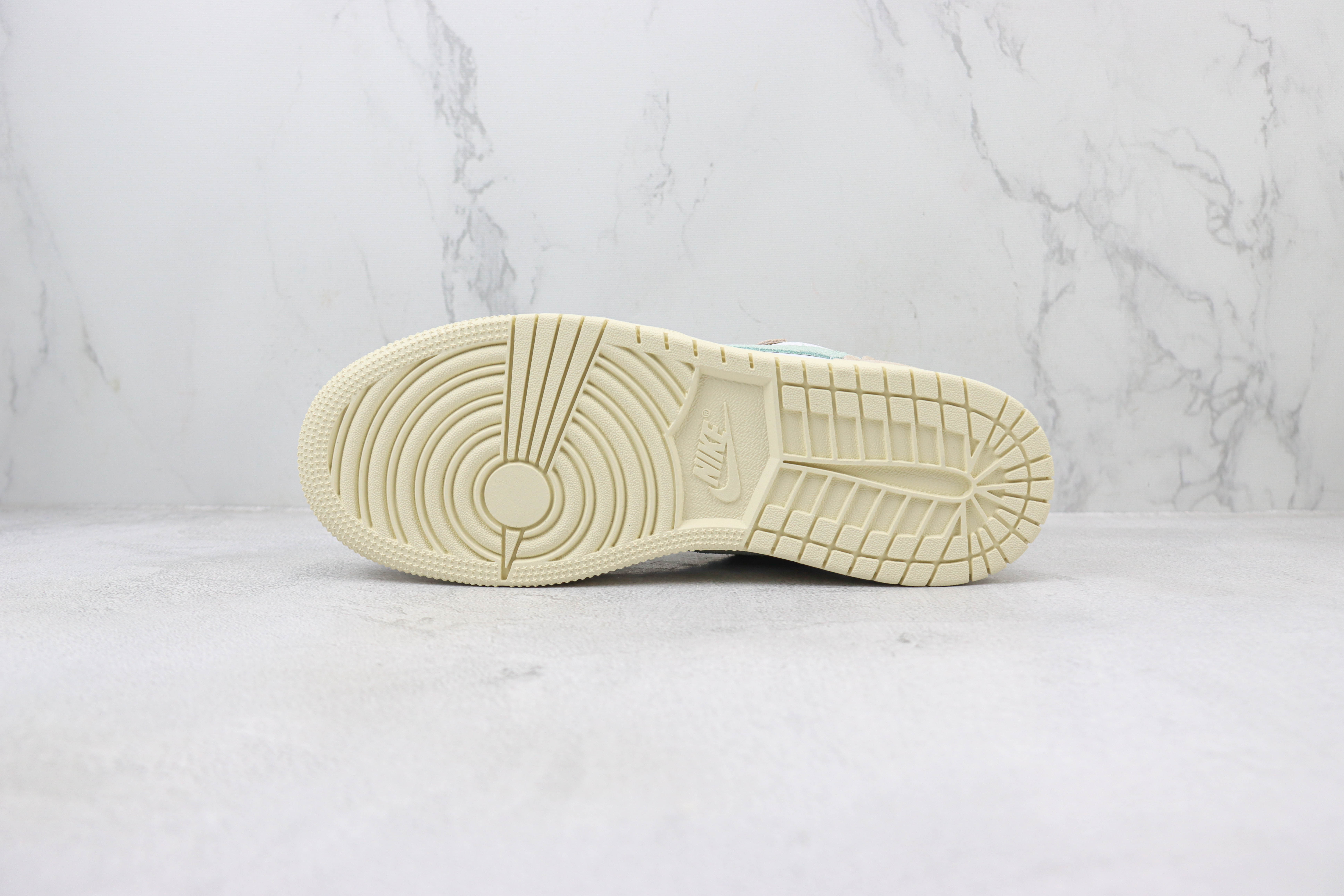 Air Jordan 1 Low GS Pink