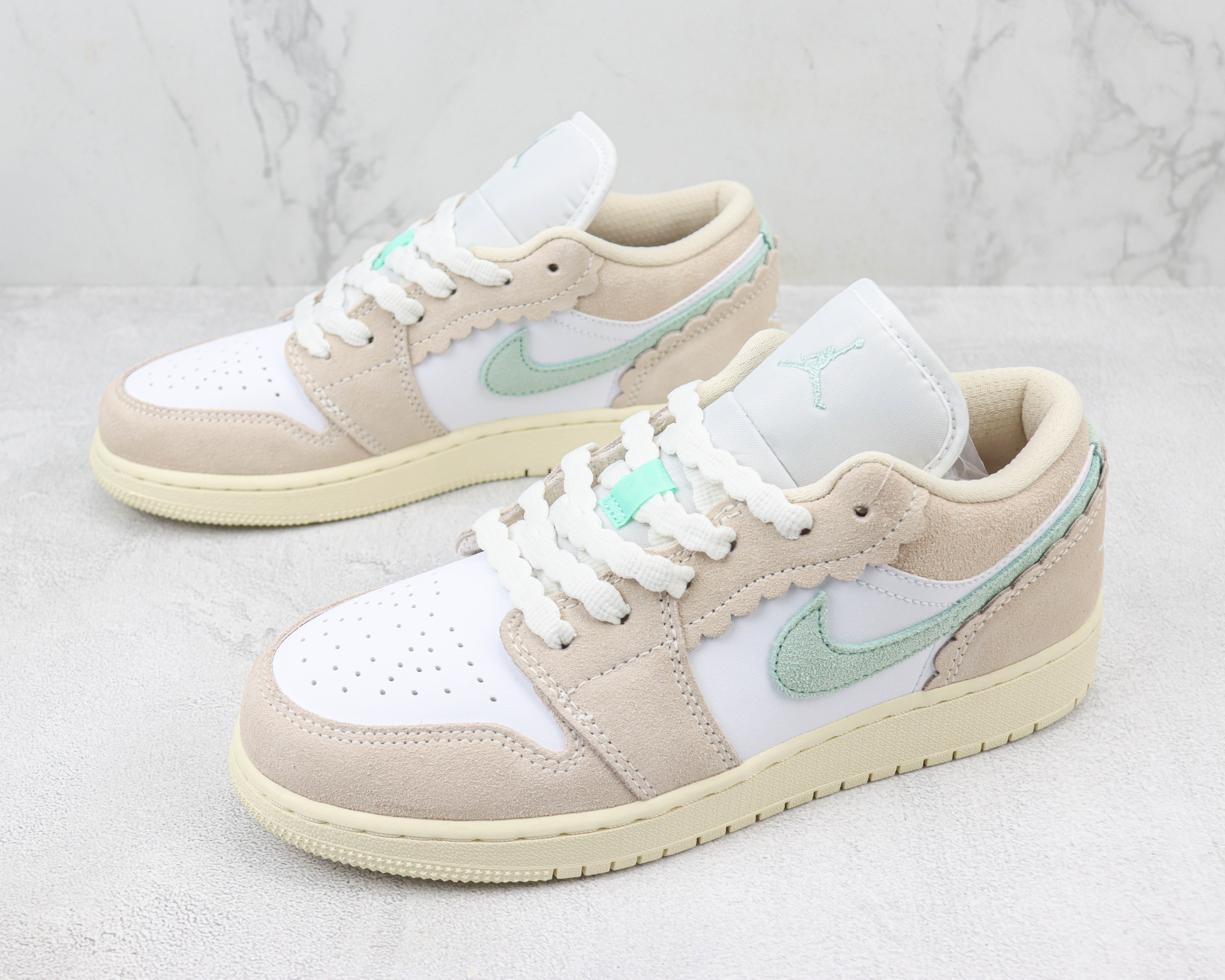 Air Jordan 1 Low GS Pink