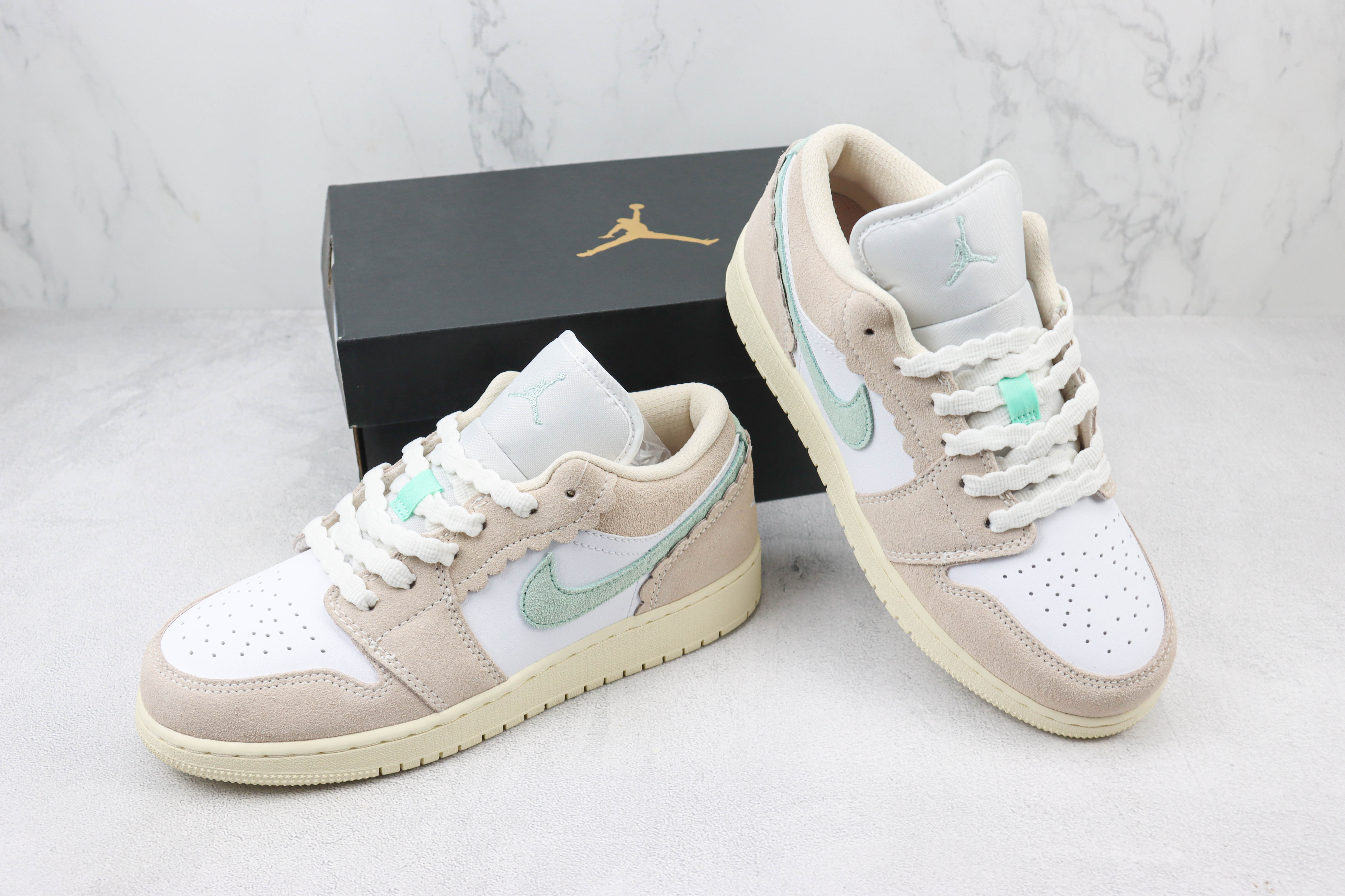 Air Jordan 1 Low GS Pink