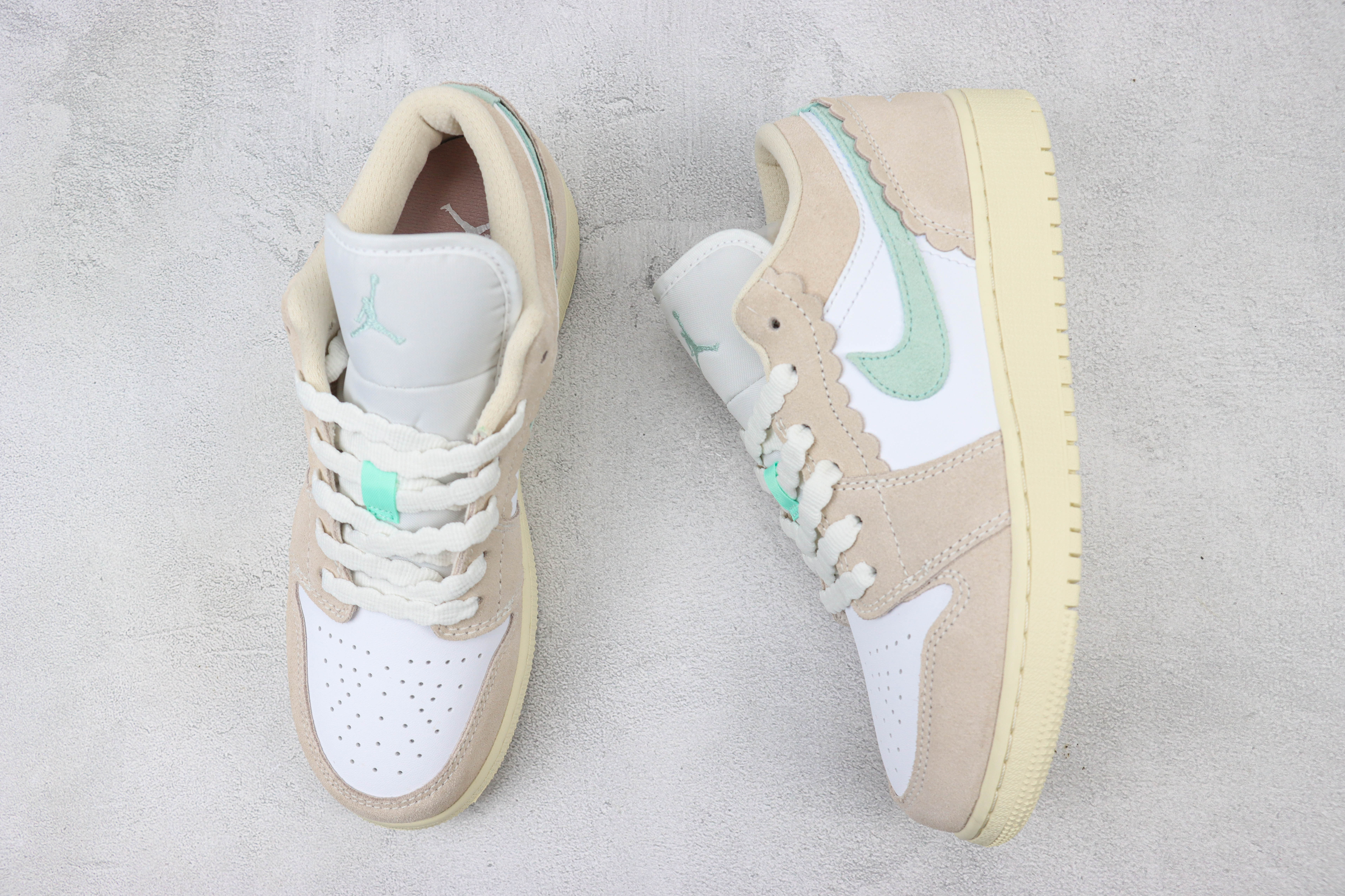 Air Jordan 1 Low GS Pink