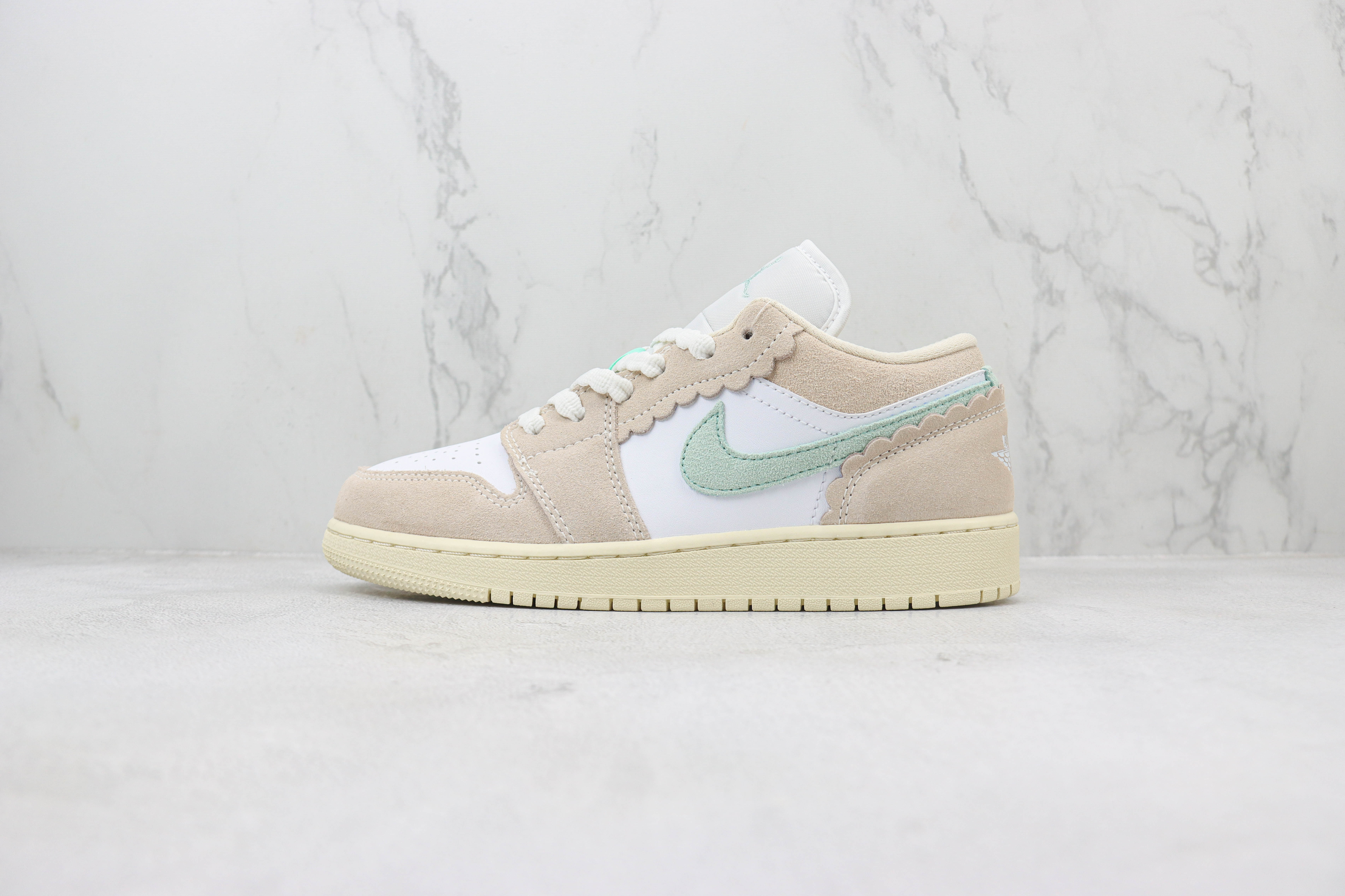 Air Jordan 1 Low GS Pink