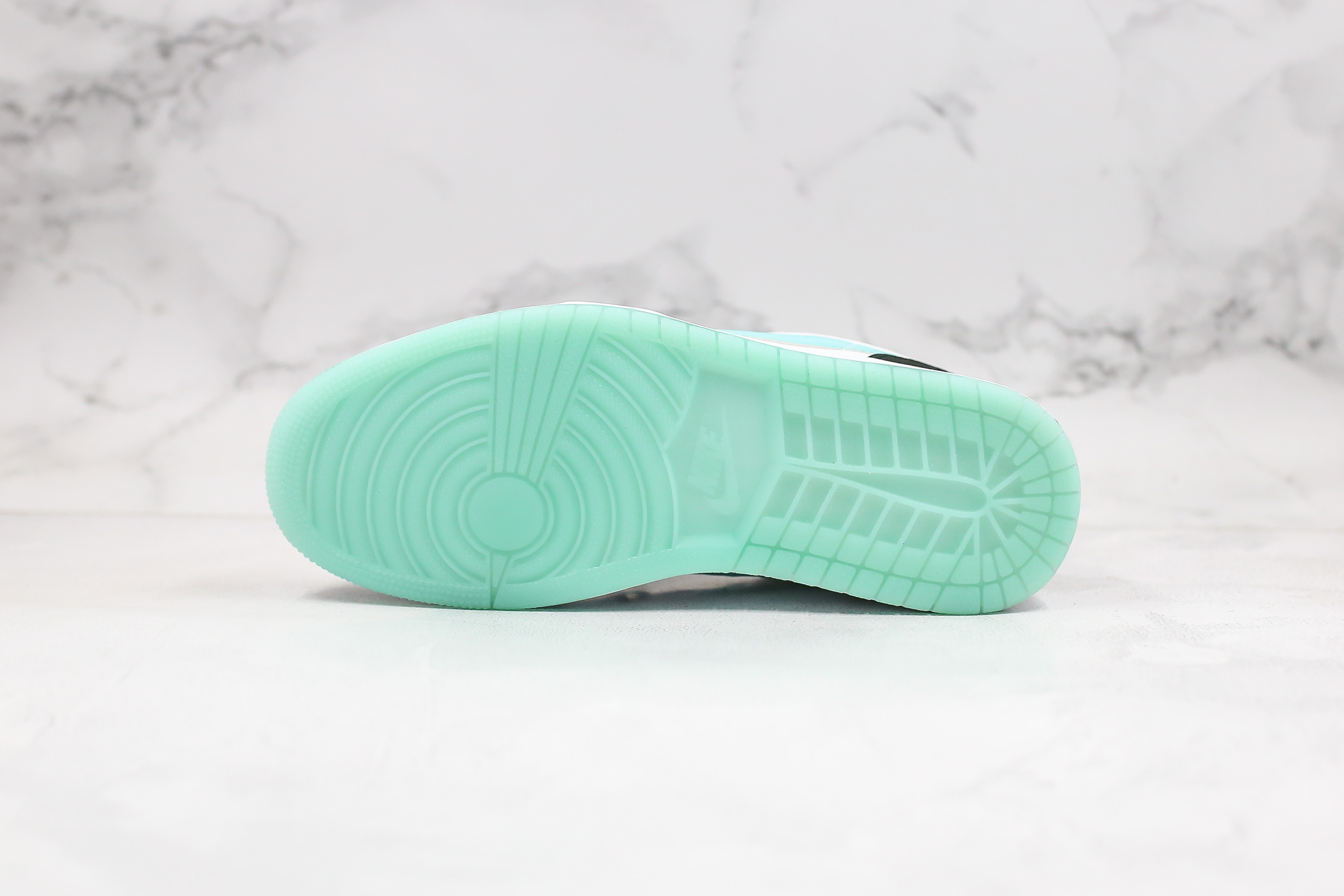 Air Jordan 1 Low“Island Green”