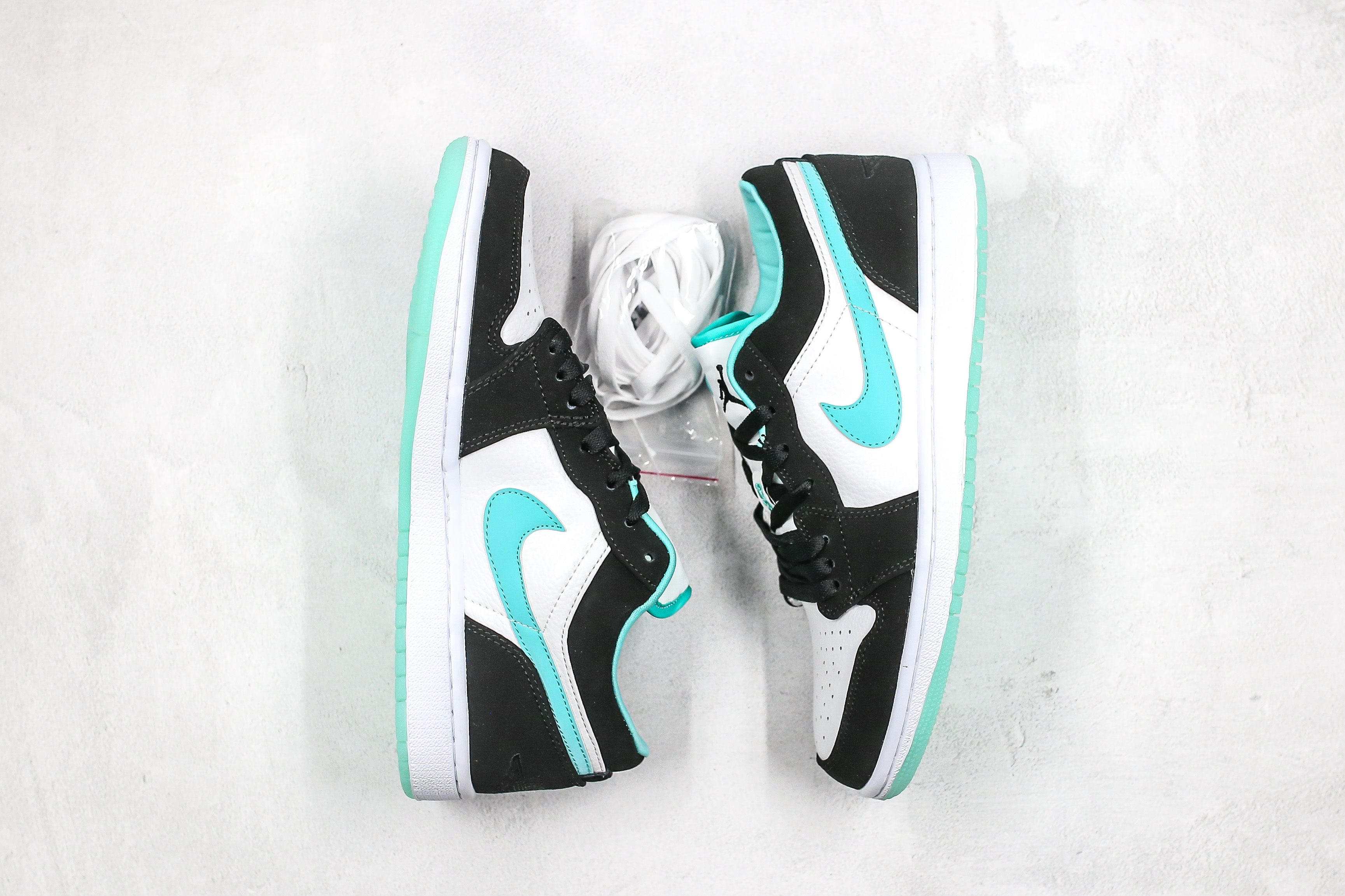 Air Jordan 1 Low“Island Green”