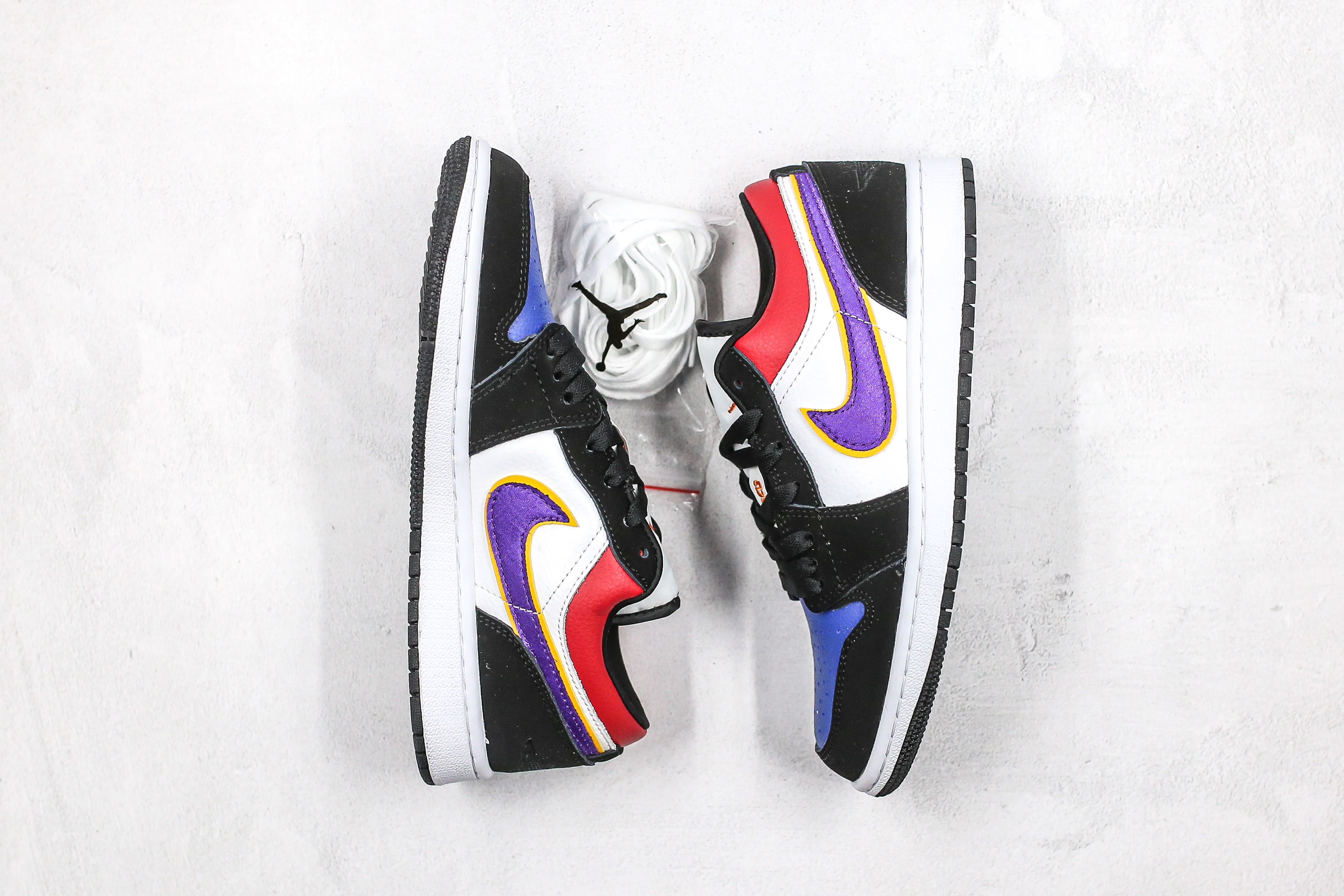 Air Jordan 1 Low Lakers Top 3
