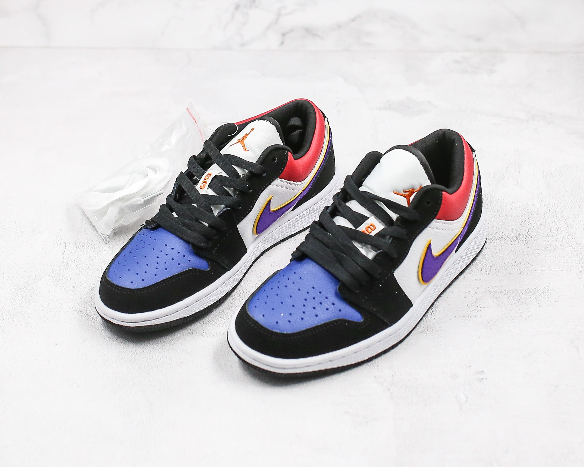 Air Jordan 1 Low Lakers Top 3