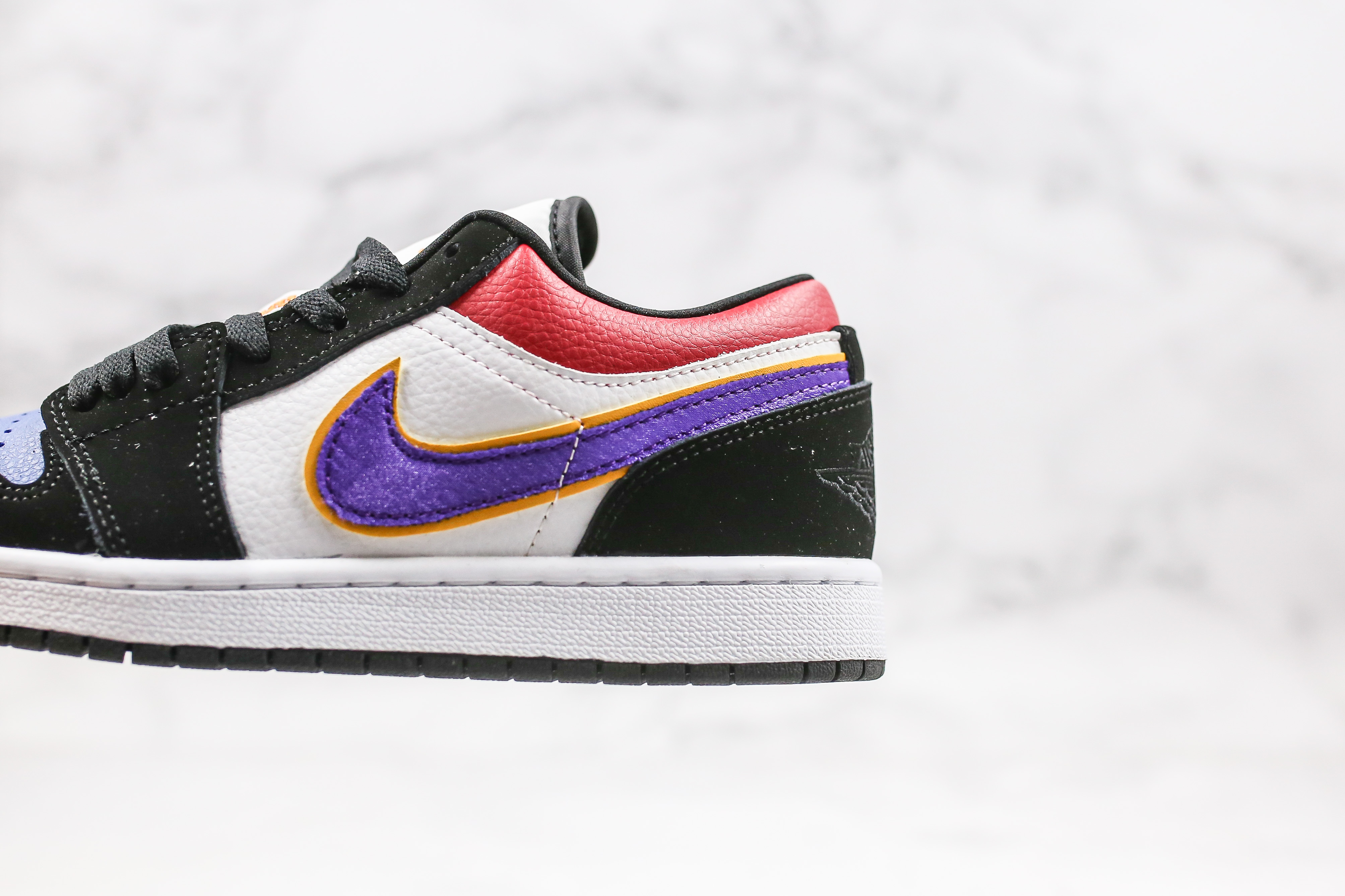 Air Jordan 1 Low Lakers Top 3