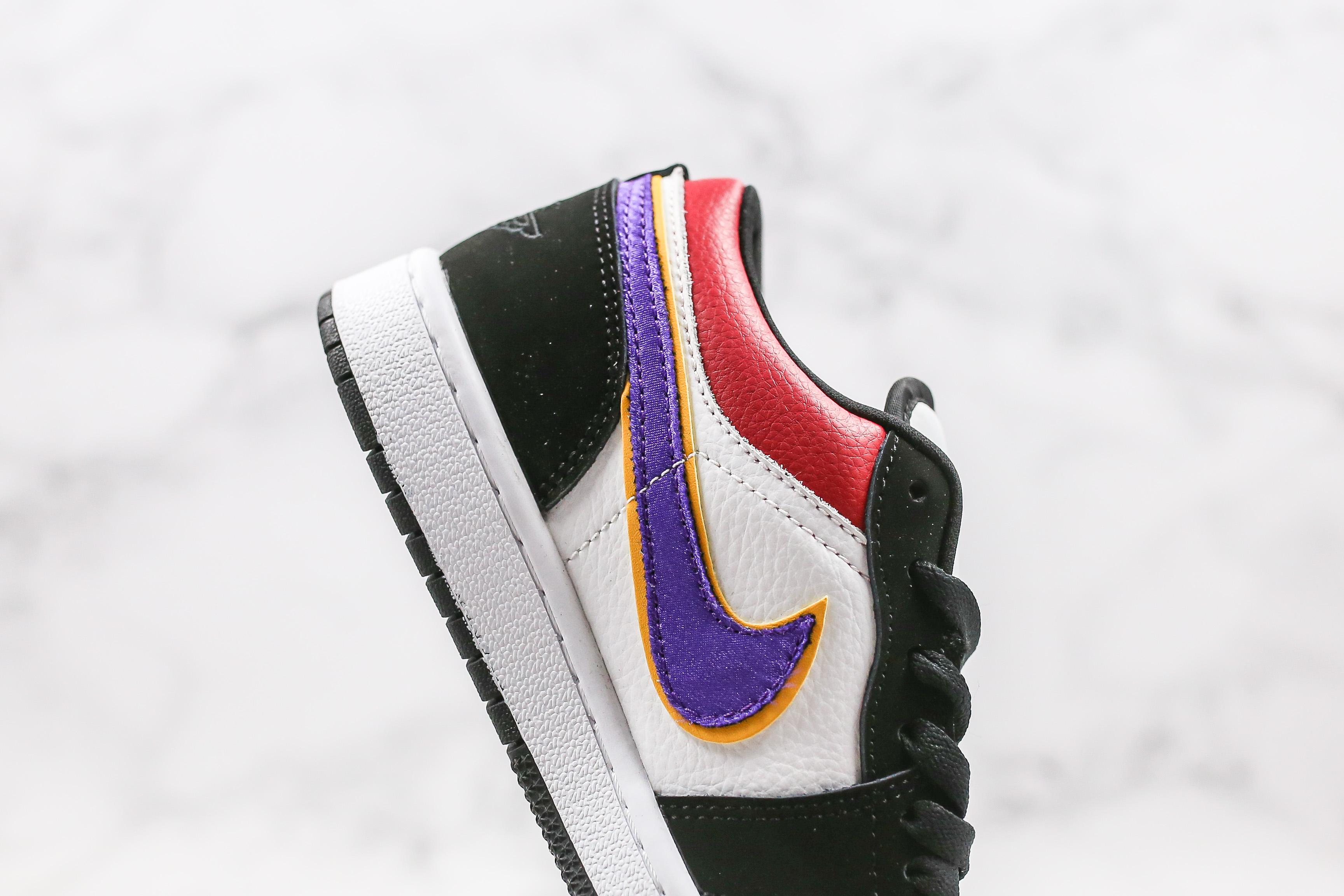 Air Jordan 1 Low Lakers Top 3