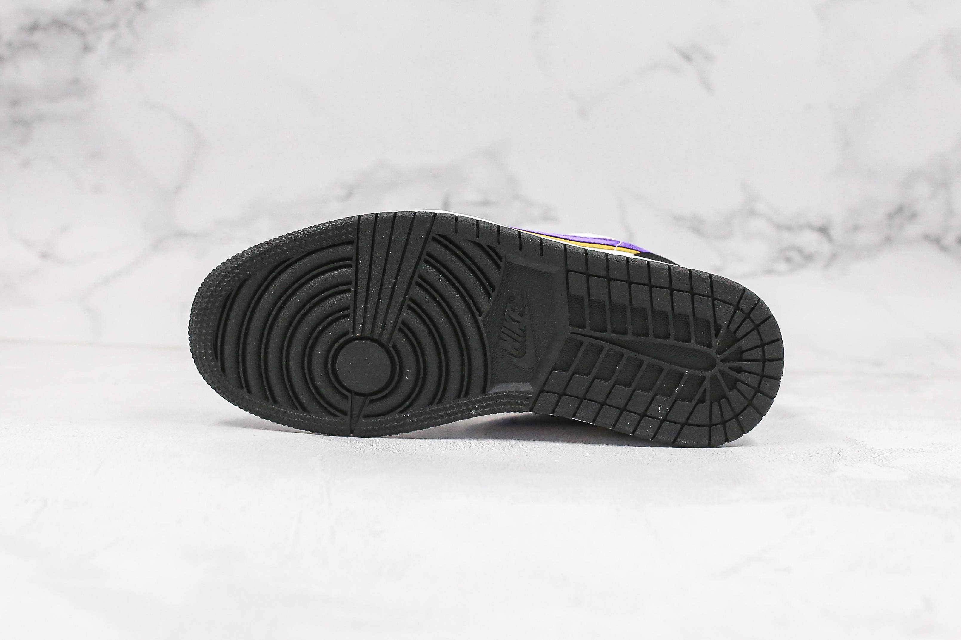 Air Jordan 1 Low Lakers Top 3