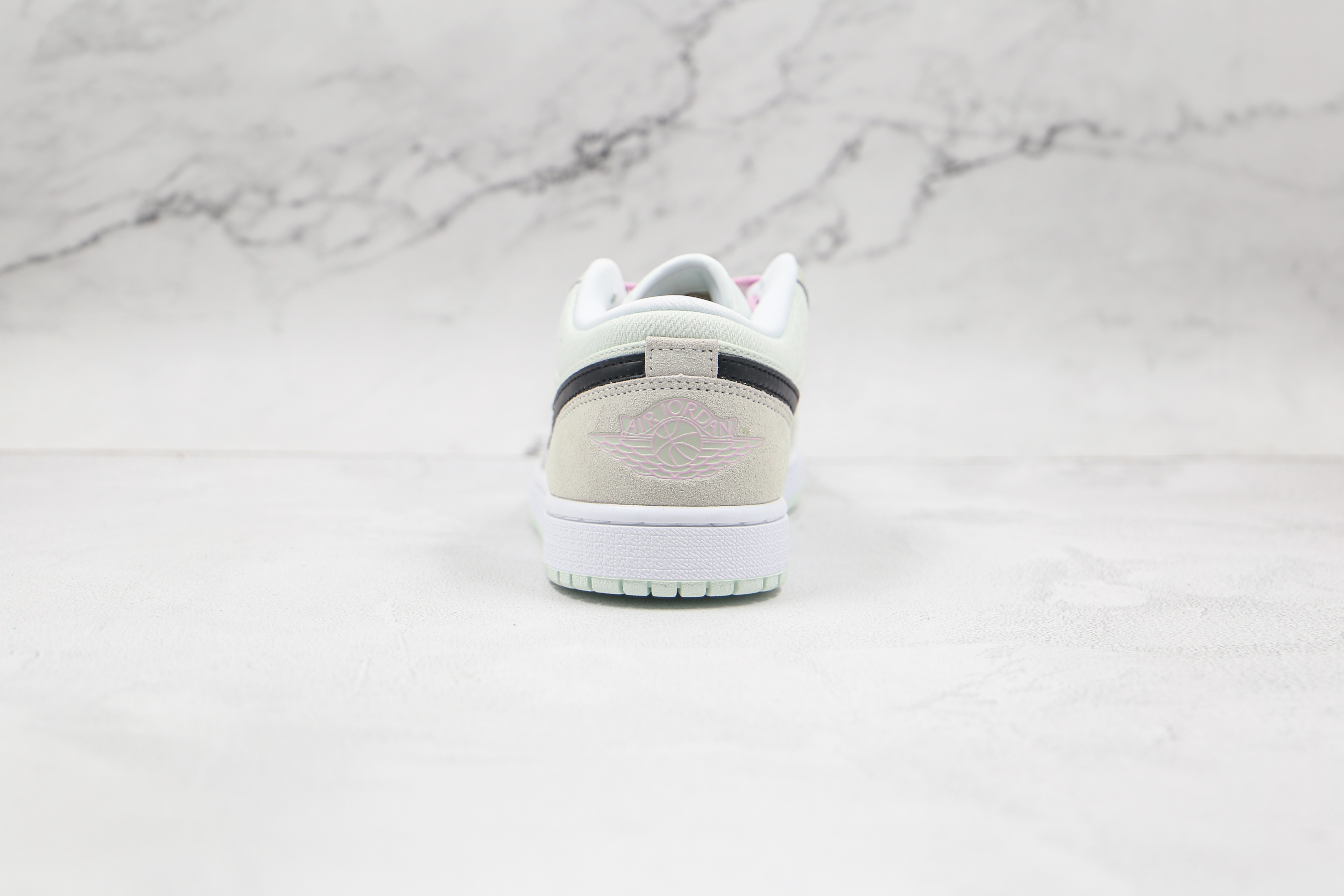 Air Jordan 1 Low SE “Barely Green”