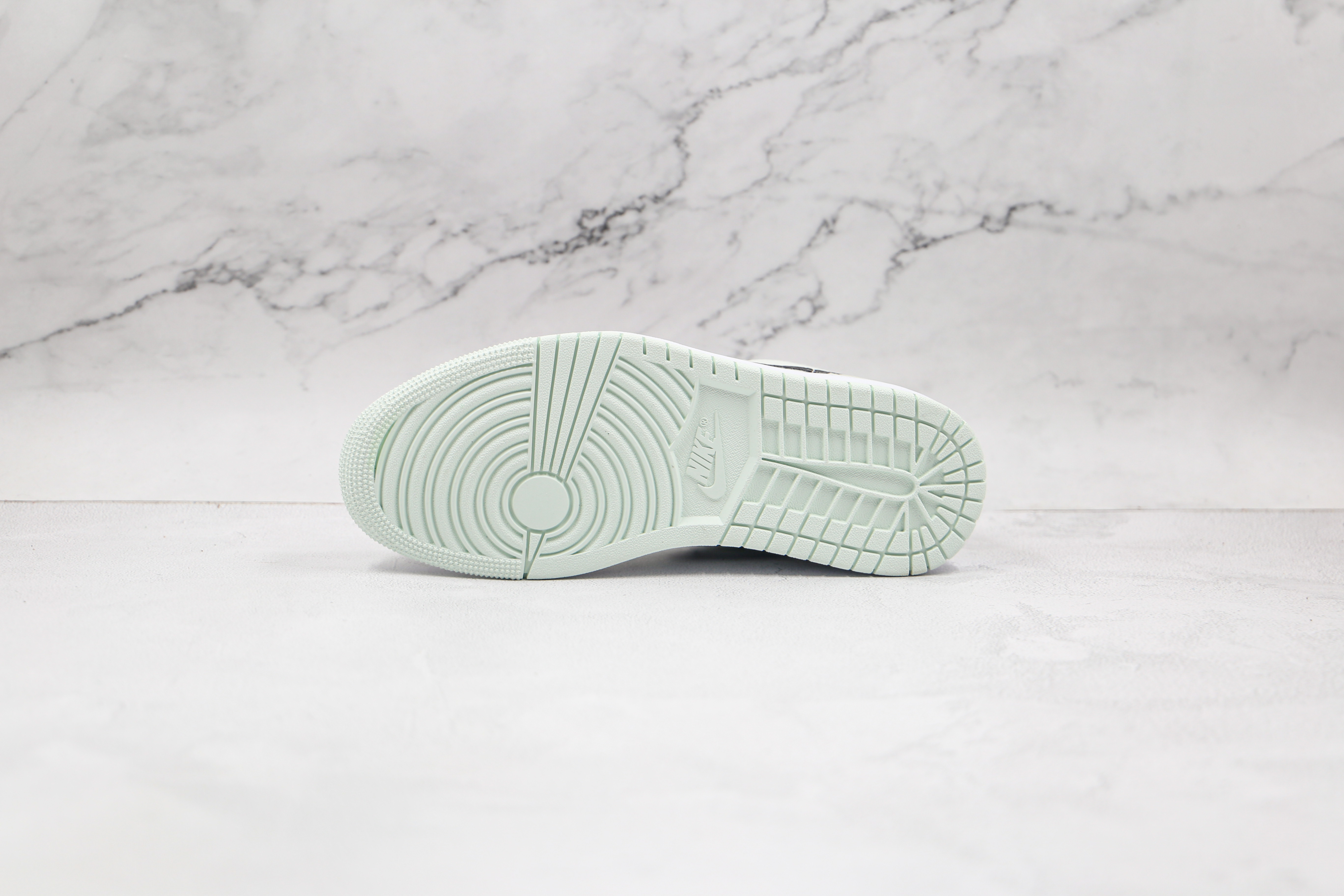 Air Jordan 1 Low SE “Barely Green”