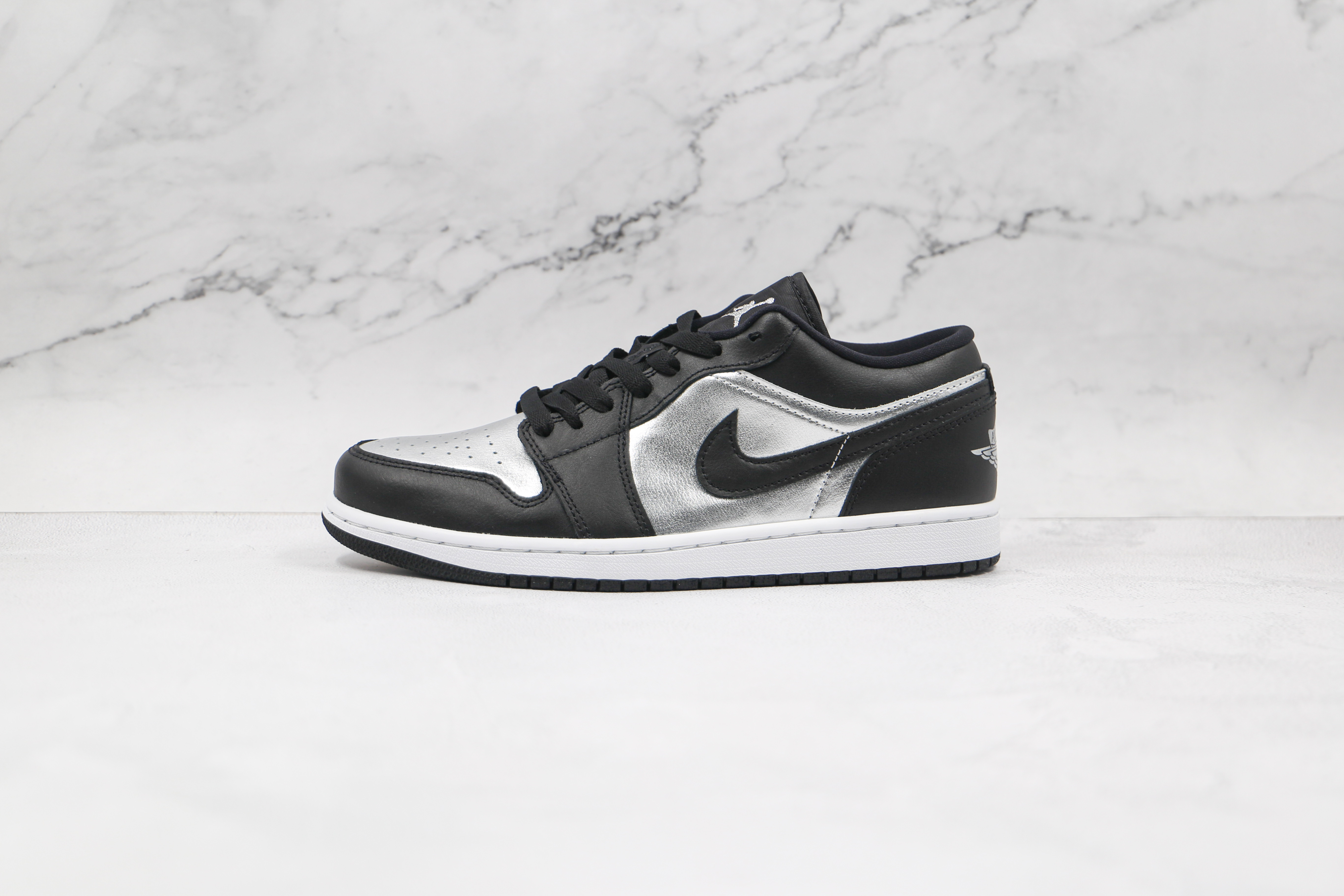 Air Jordan 1 Low SE Silver Toe