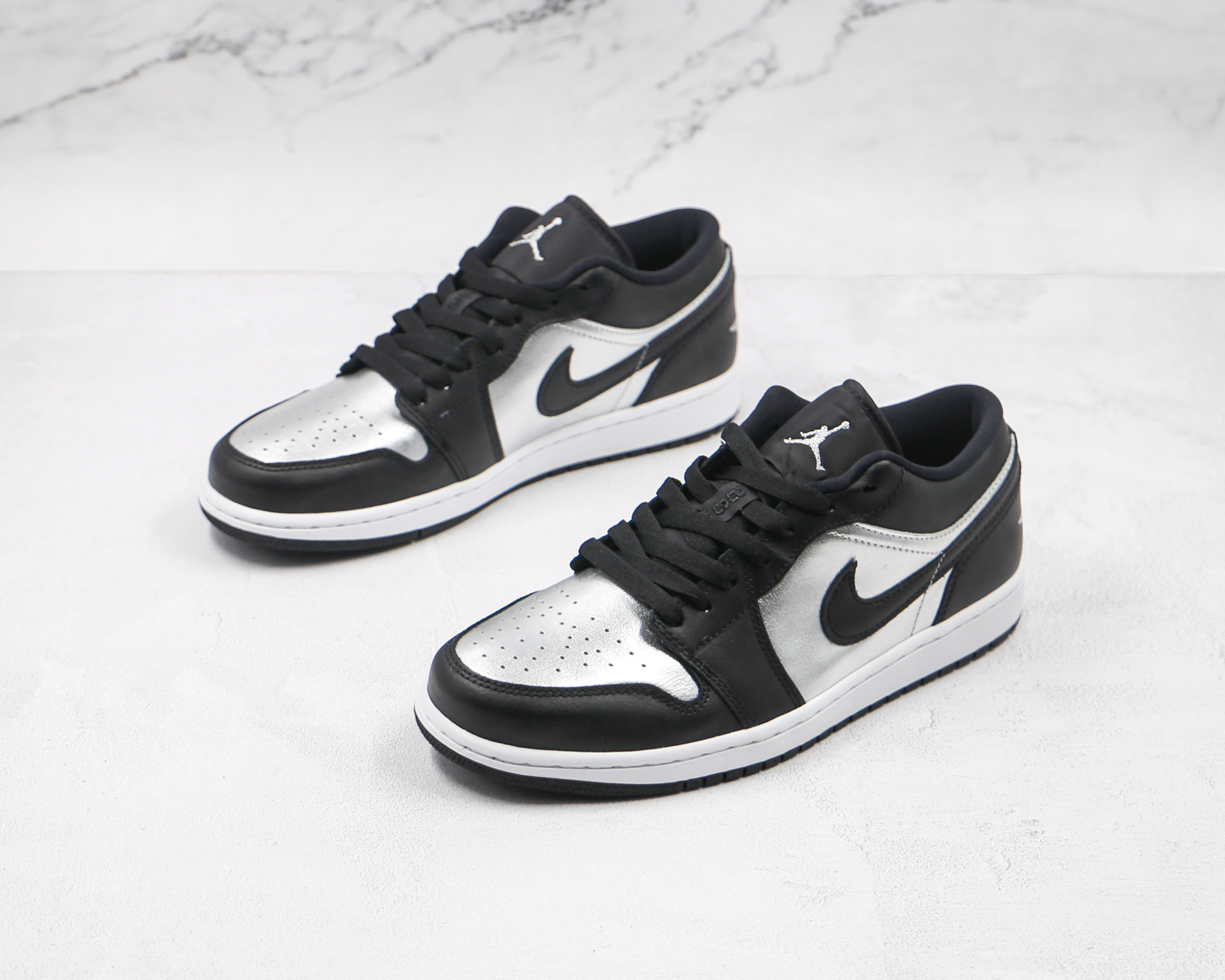 Air Jordan 1 Low SE Silver Toe