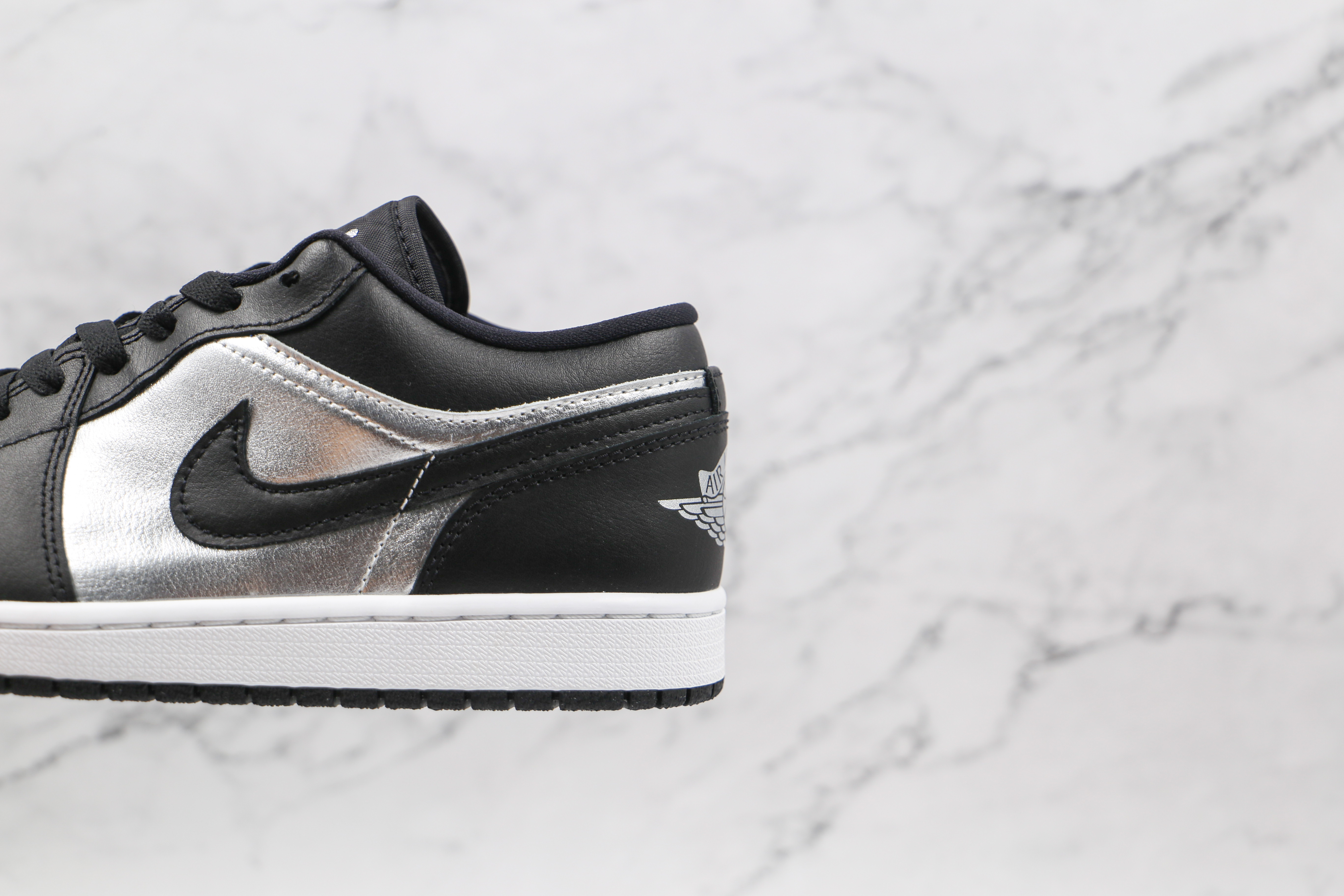 Air Jordan 1 Low SE Silver Toe