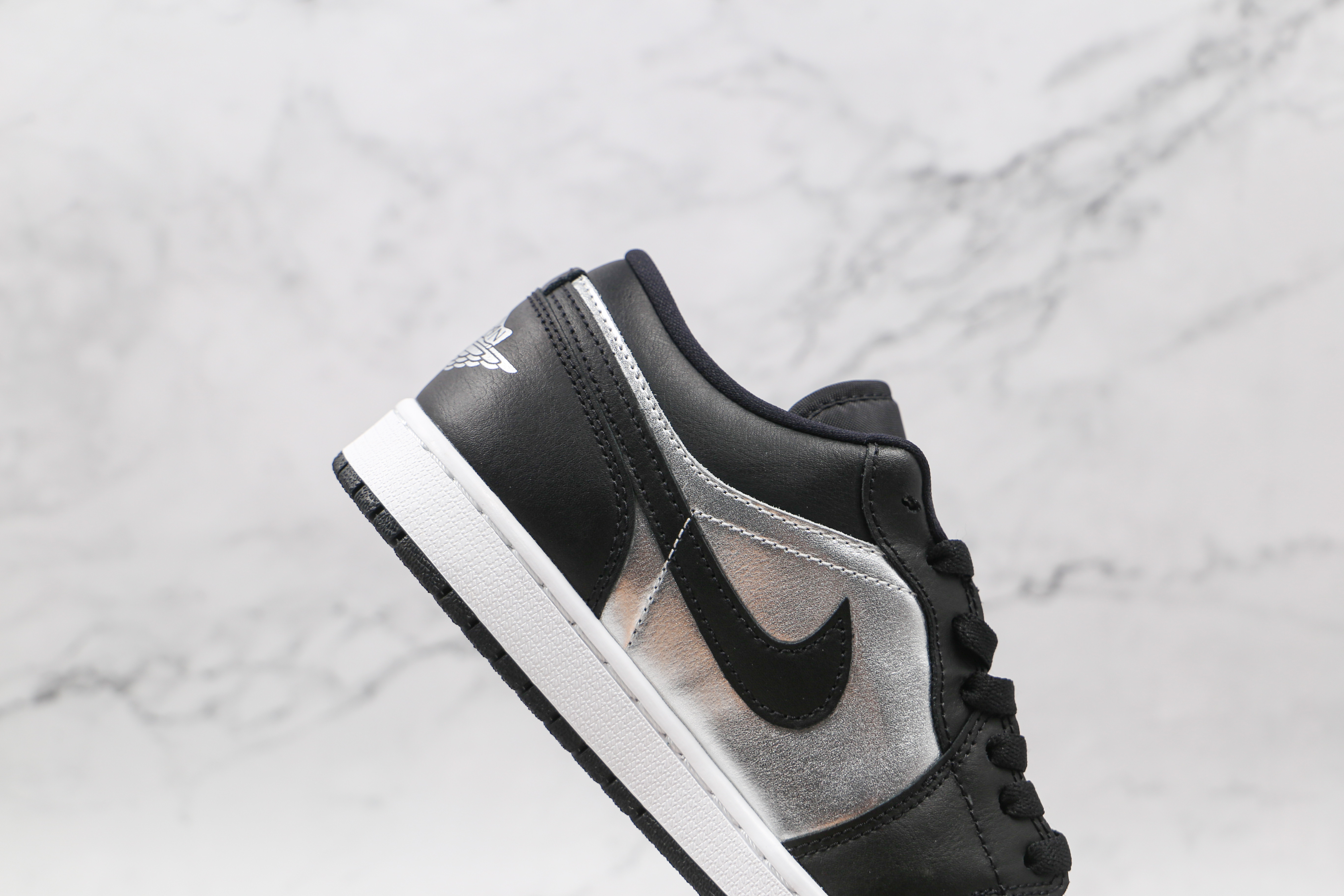Air Jordan 1 Low SE Silver Toe