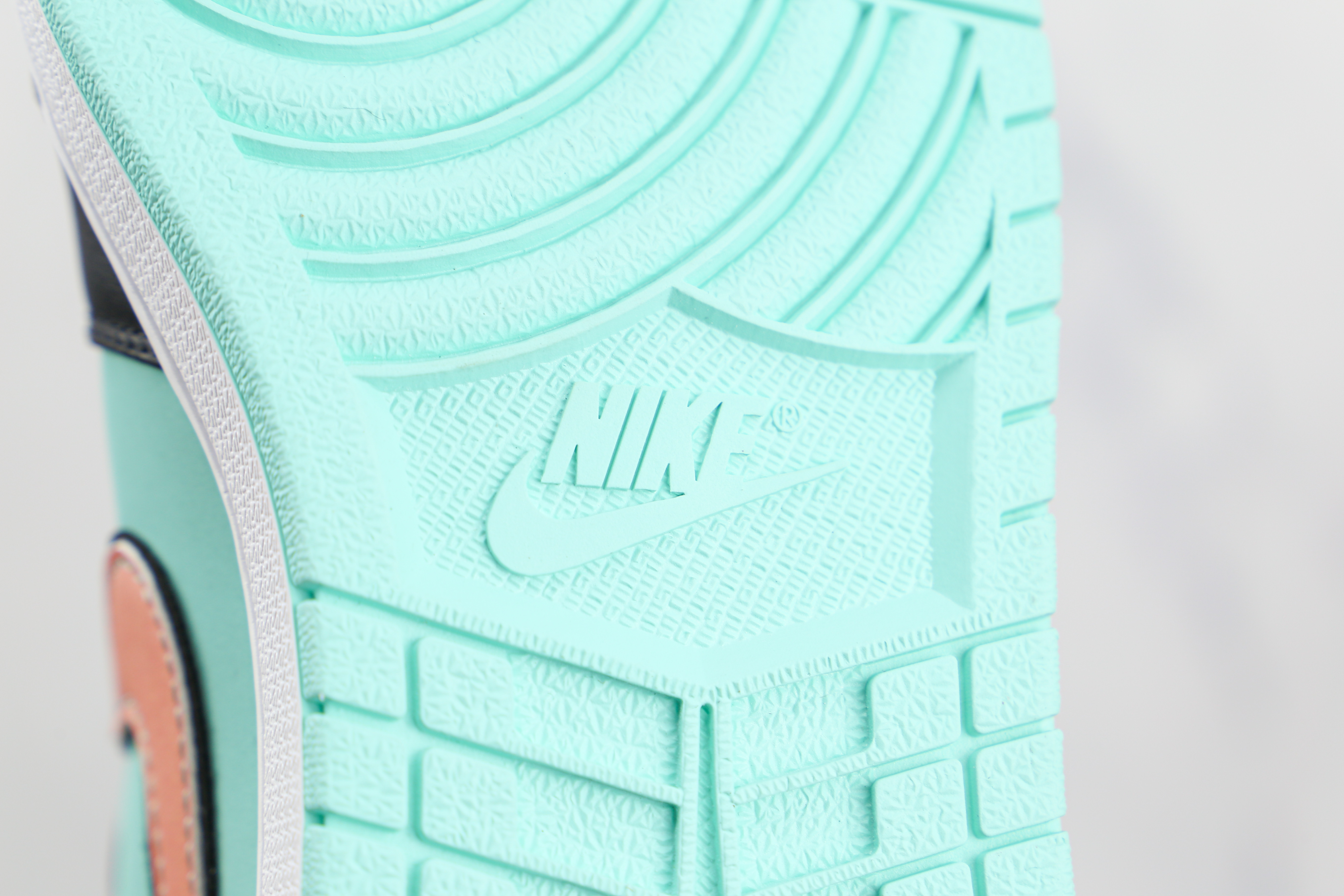 Air Jordan 1 Low SE Tropical Twist