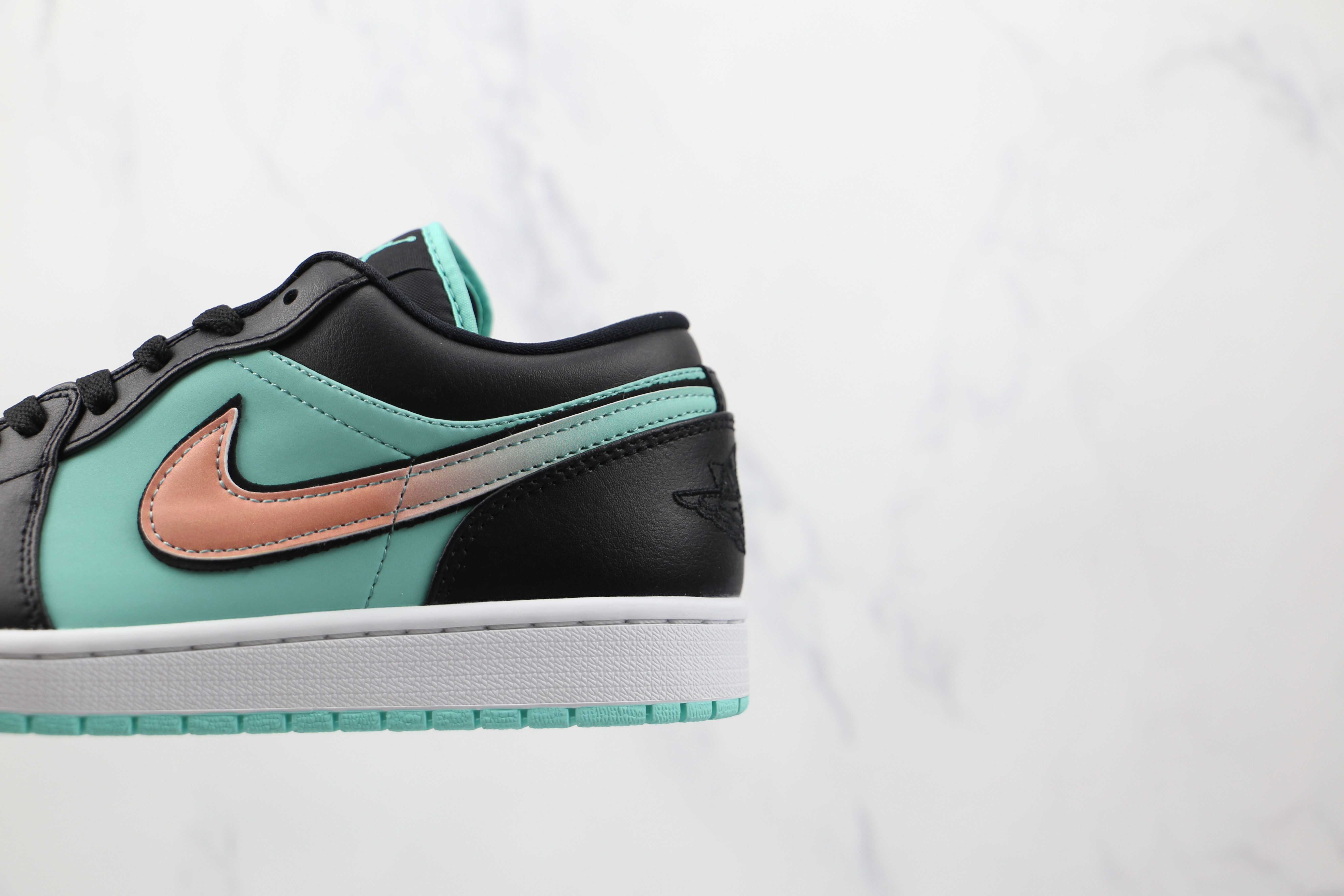 Air Jordan 1 Low SE Tropical Twist