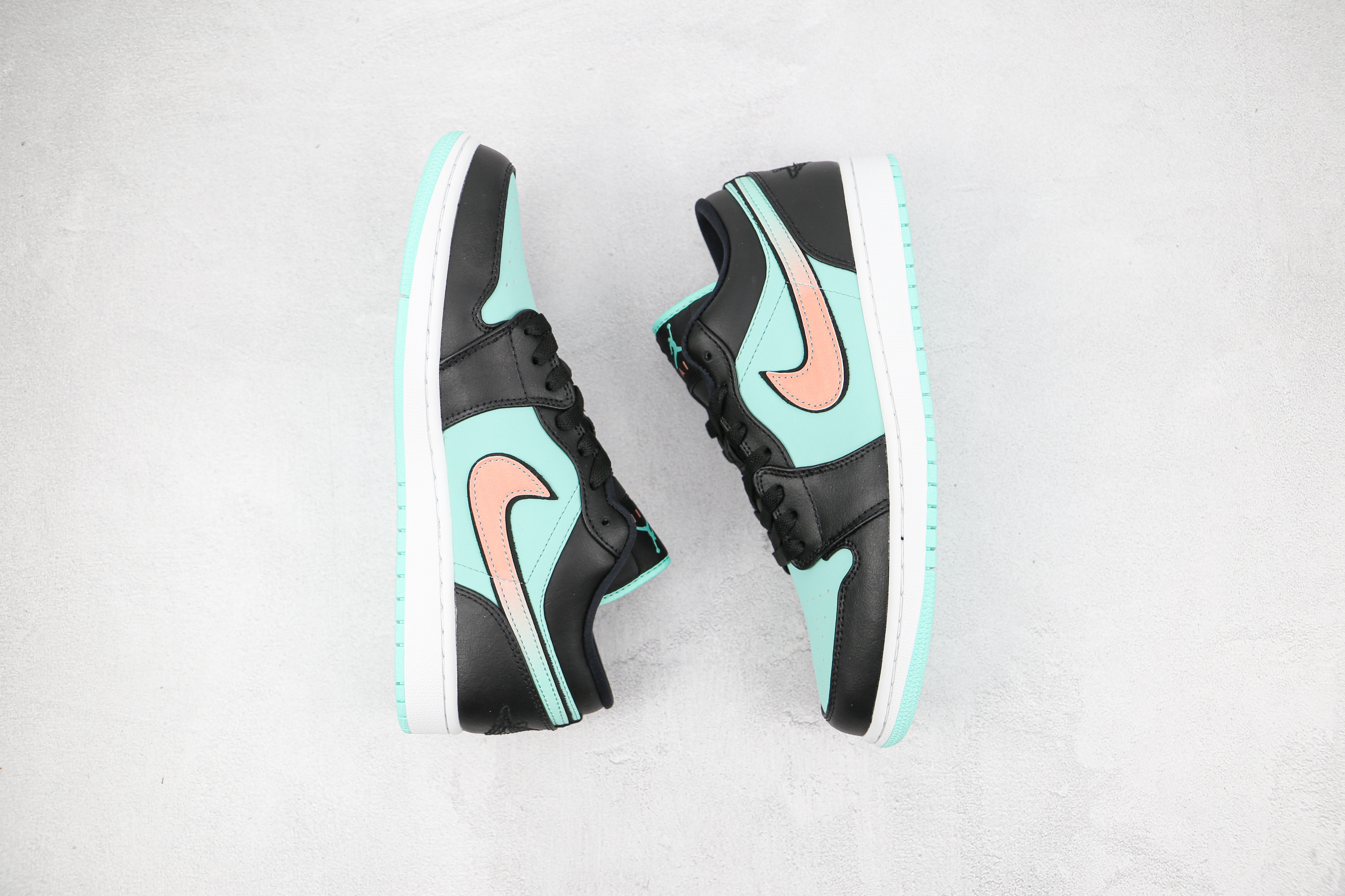 Air Jordan 1 Low SE Tropical Twist