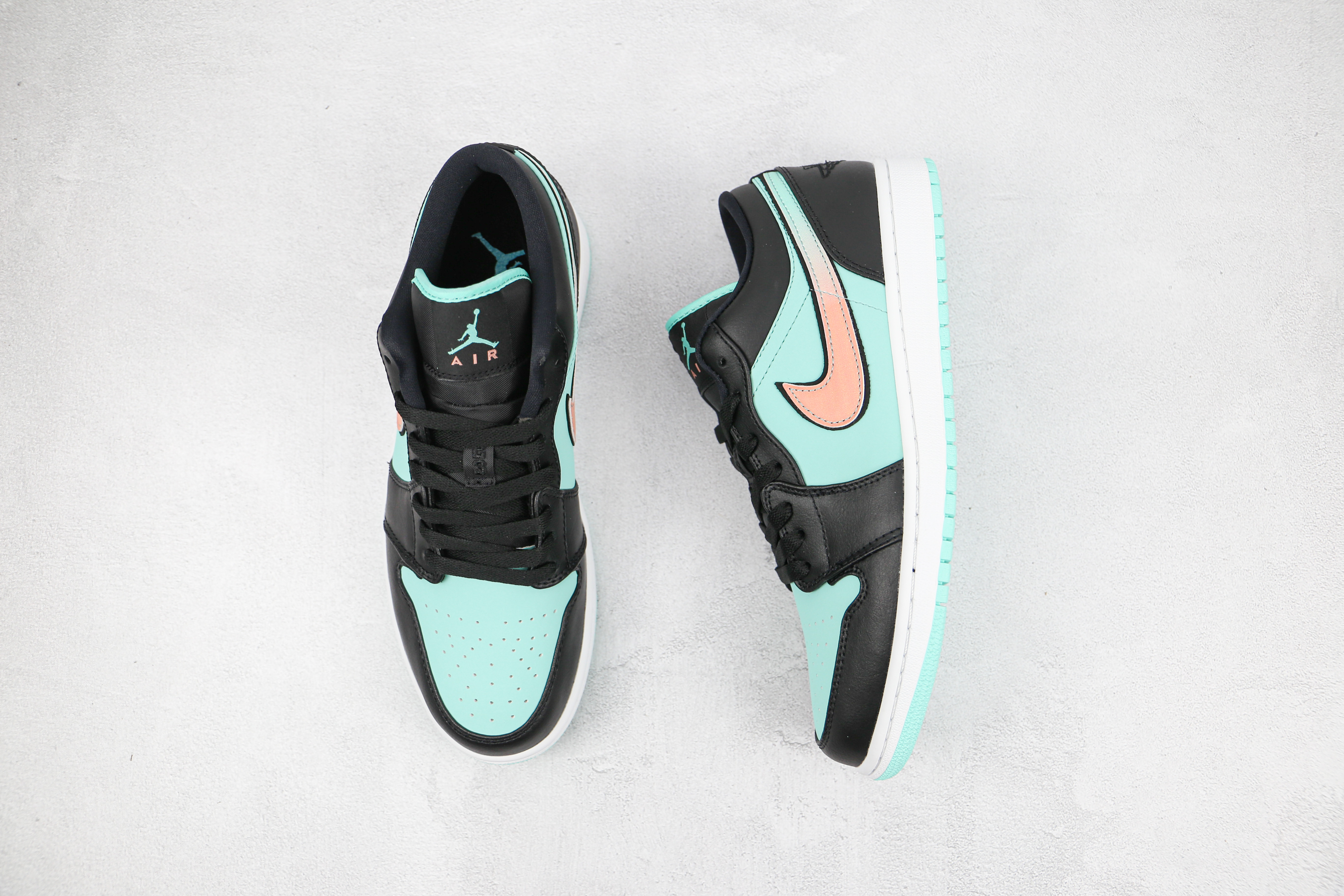 Air Jordan 1 Low SE Tropical Twist