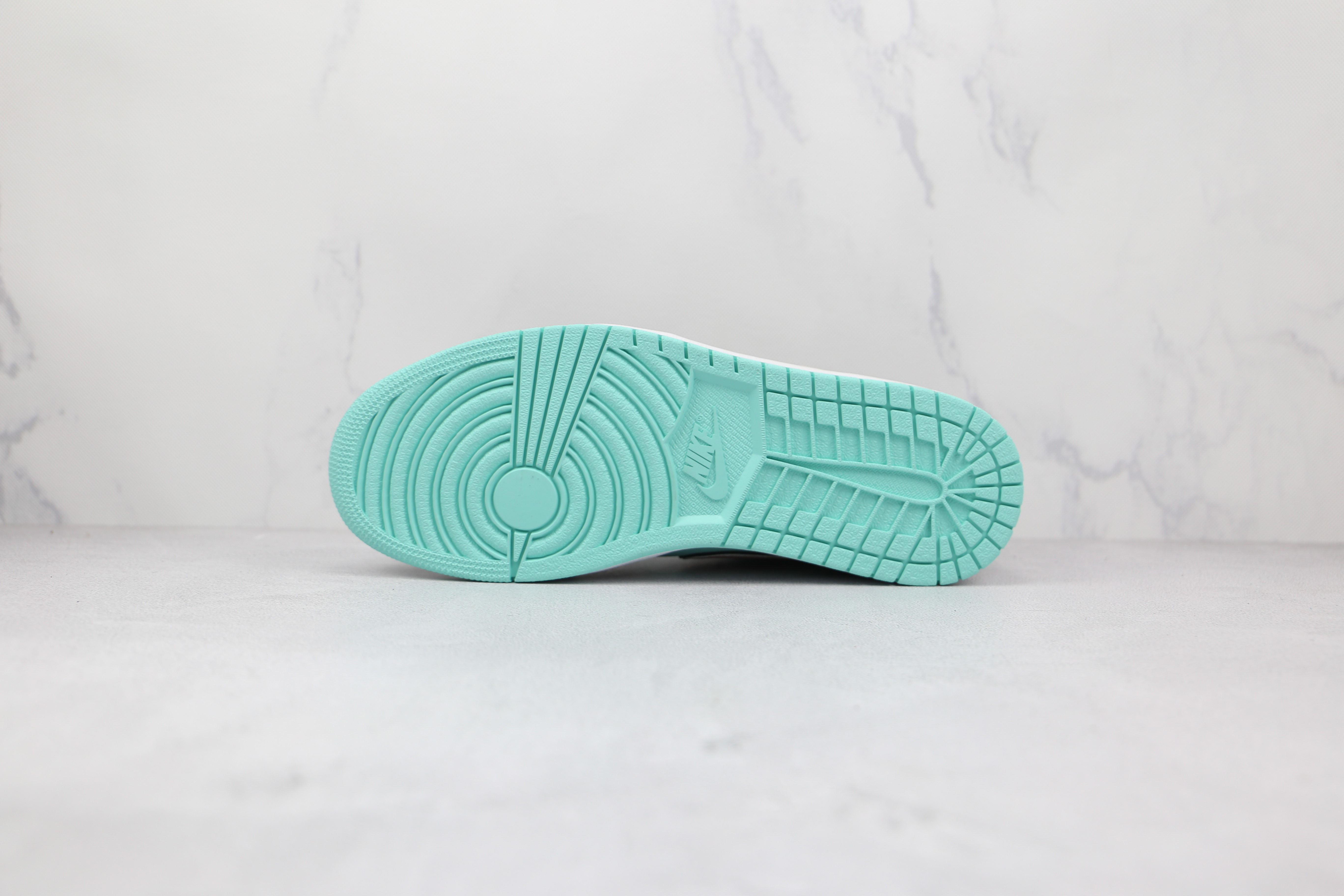 Air Jordan 1 Low SE Tropical Twist