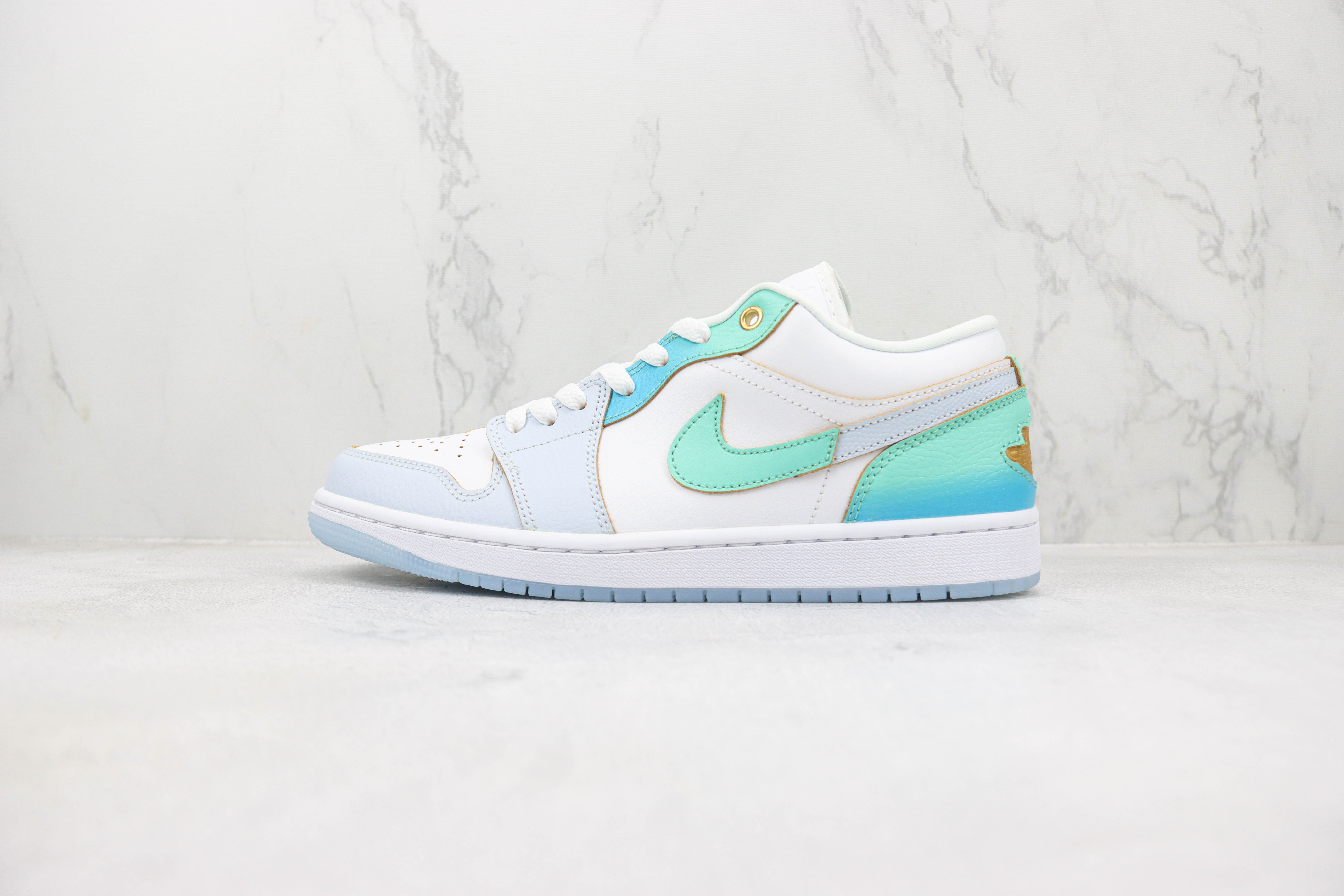 Nike Wmns Air Jordan 1 Low SE “Emerald Rise”