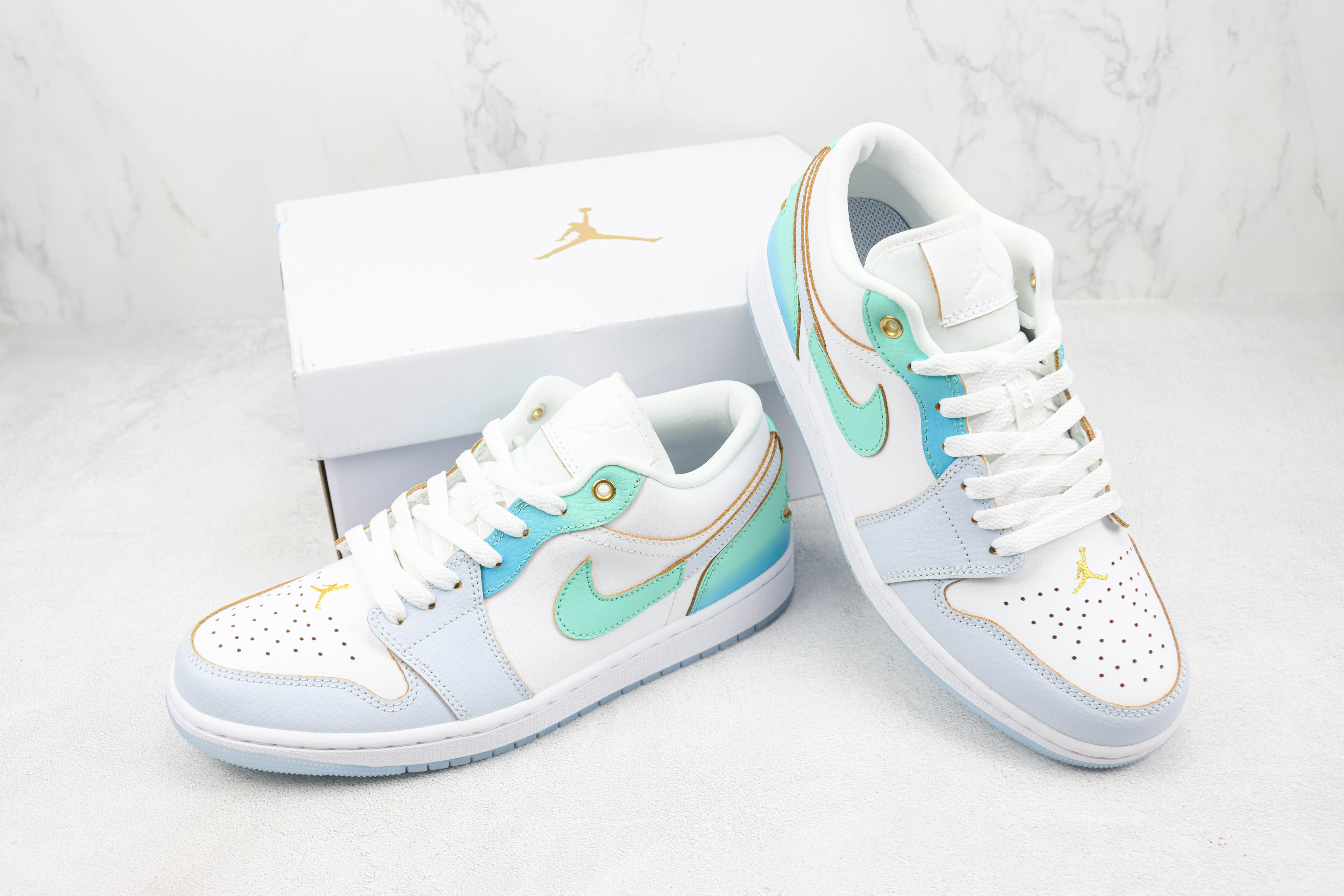 Nike Wmns Air Jordan 1 Low SE “Emerald Rise”