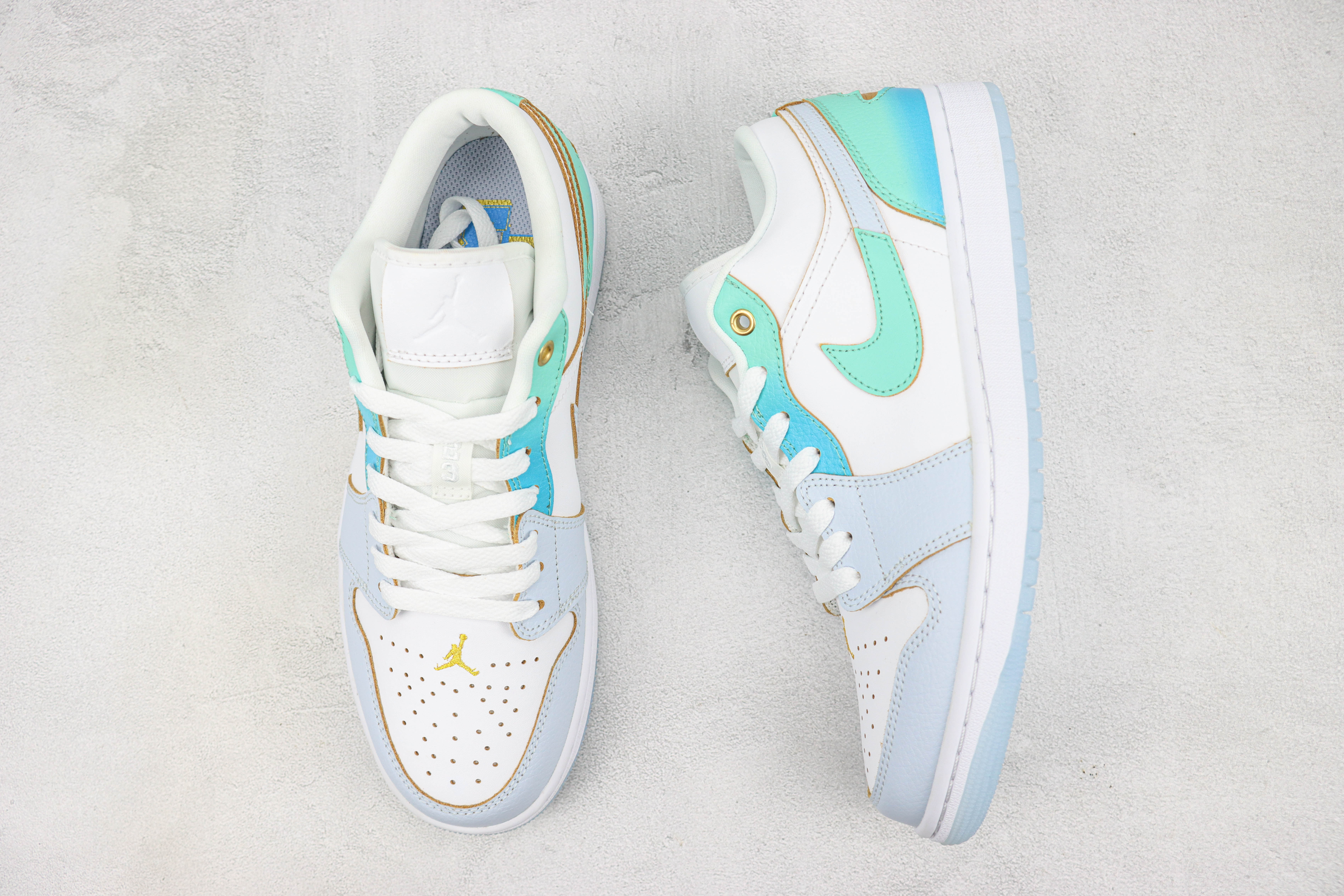 Nike Wmns Air Jordan 1 Low SE “Emerald Rise”