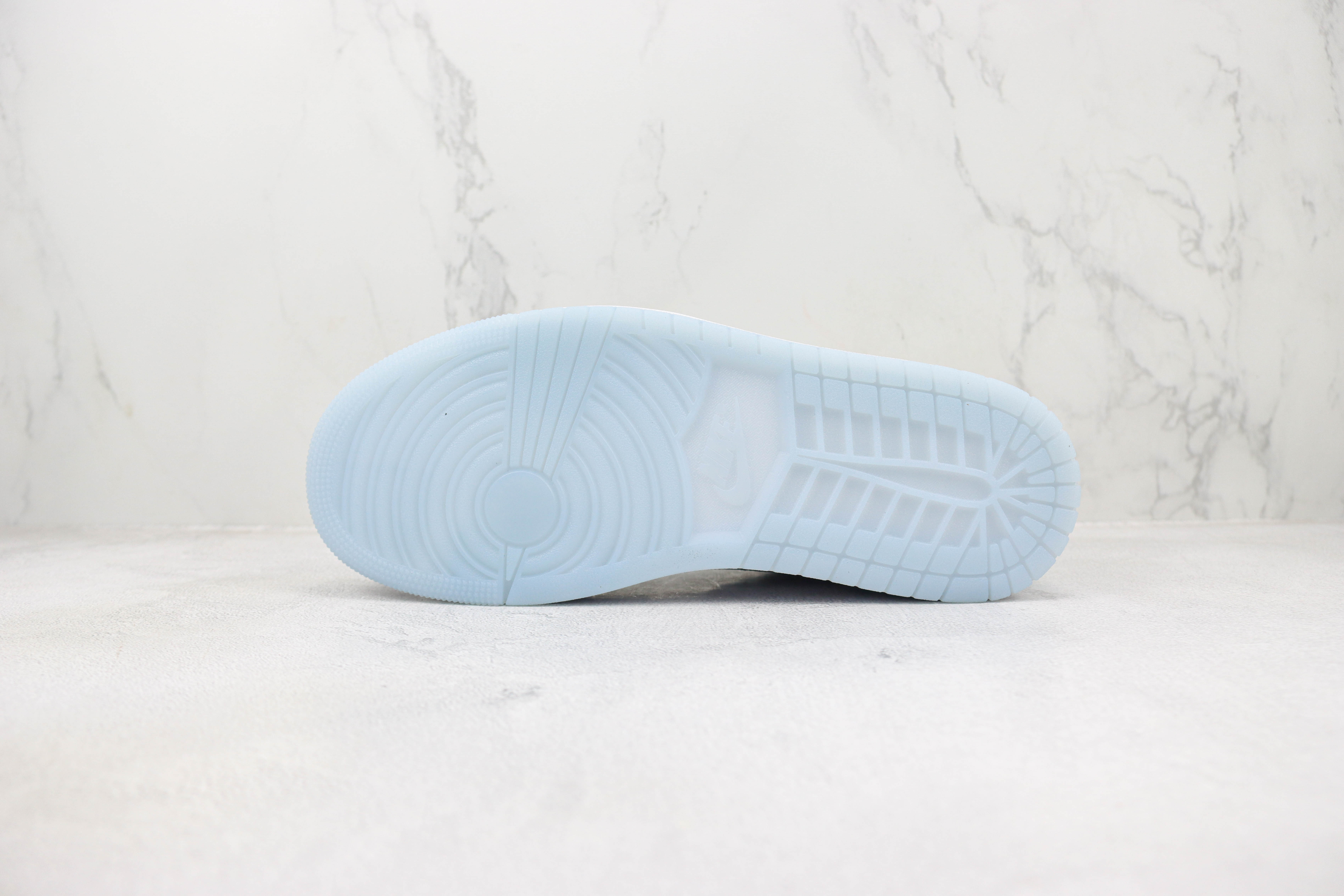 Nike Wmns Air Jordan 1 Low SE “Emerald Rise”