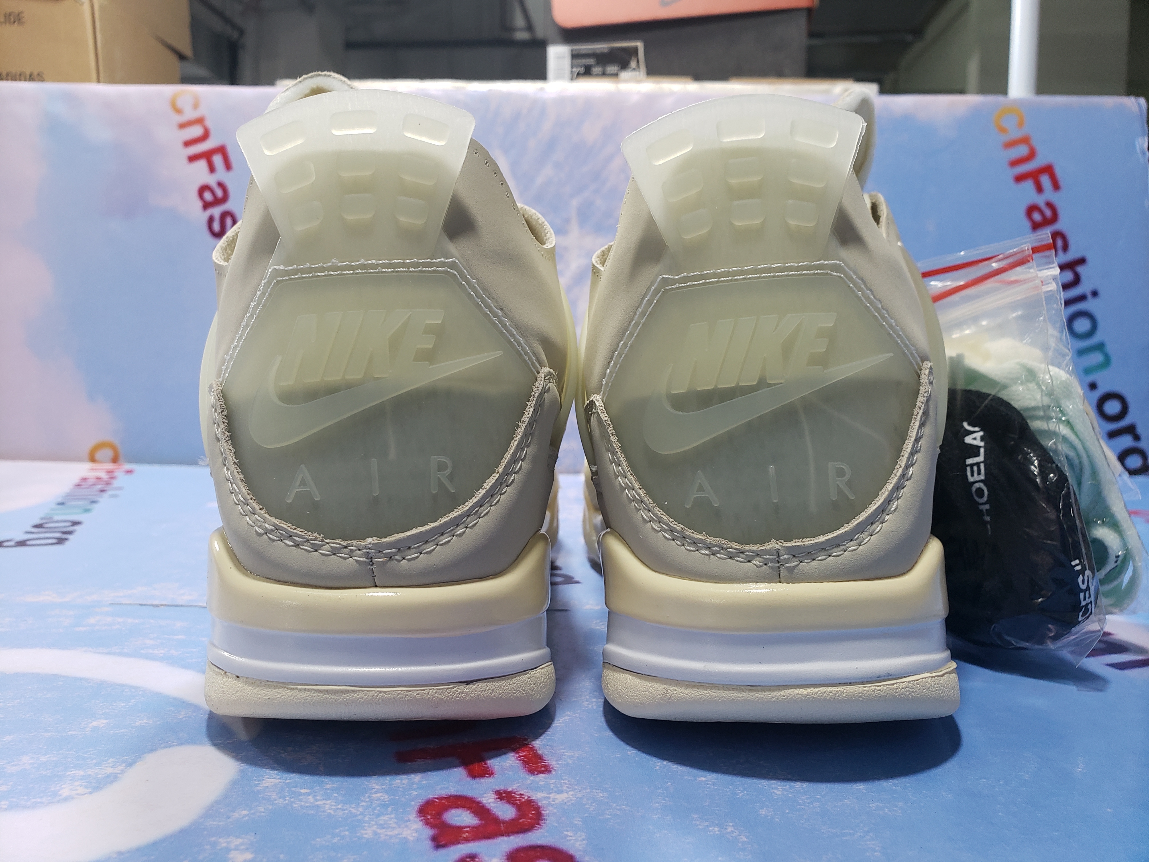 OG Jordan 4 Retro Off-White Sail (W)