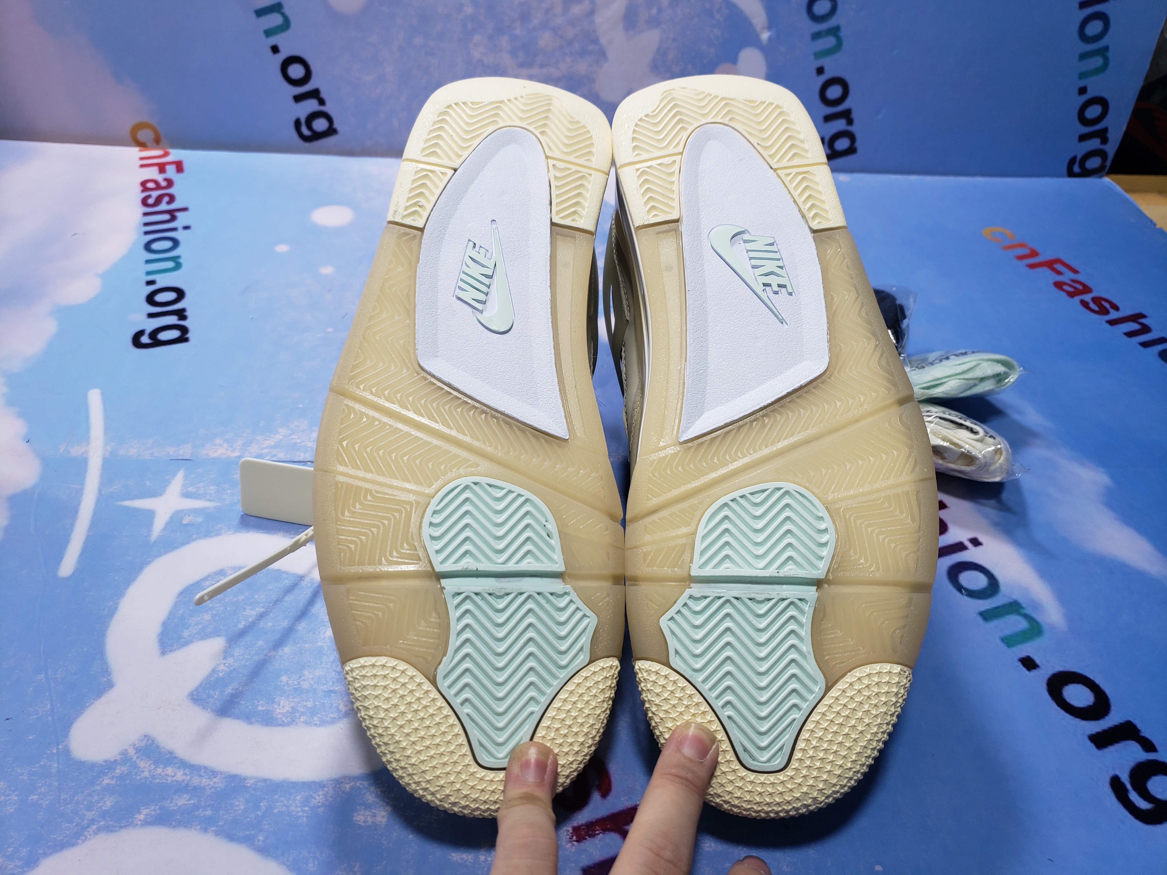 🔥FREE SHIPPING🔥| Jordan 4 Retro Off-White Sail (W)