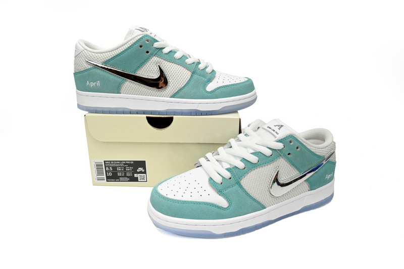 SX APRIL SKATEBOARDS × Nike Dunk SB Low Frozen Roses