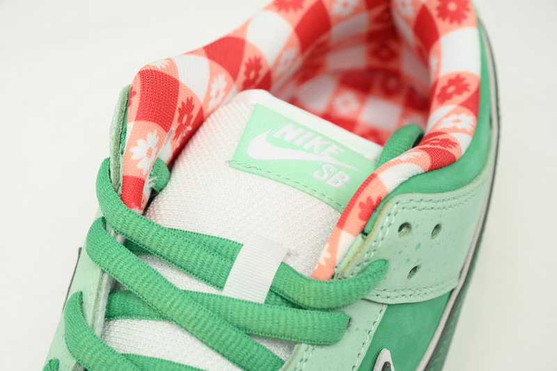SX CONCEPTS × Nike Dunk SB Seaweed Green Lobster