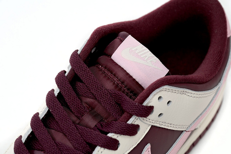 SX Nike Dunk Low “Valentine's Day”