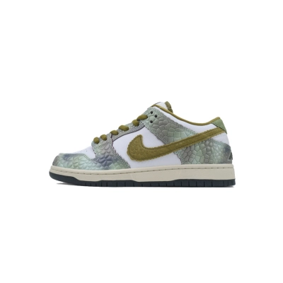 S2 Alexis Sablone x Dunk Low SB 'Chameleon' 01