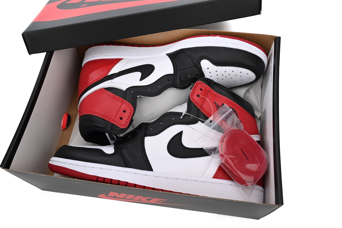 Y Air Jordan 1 High OG “Black Toe”