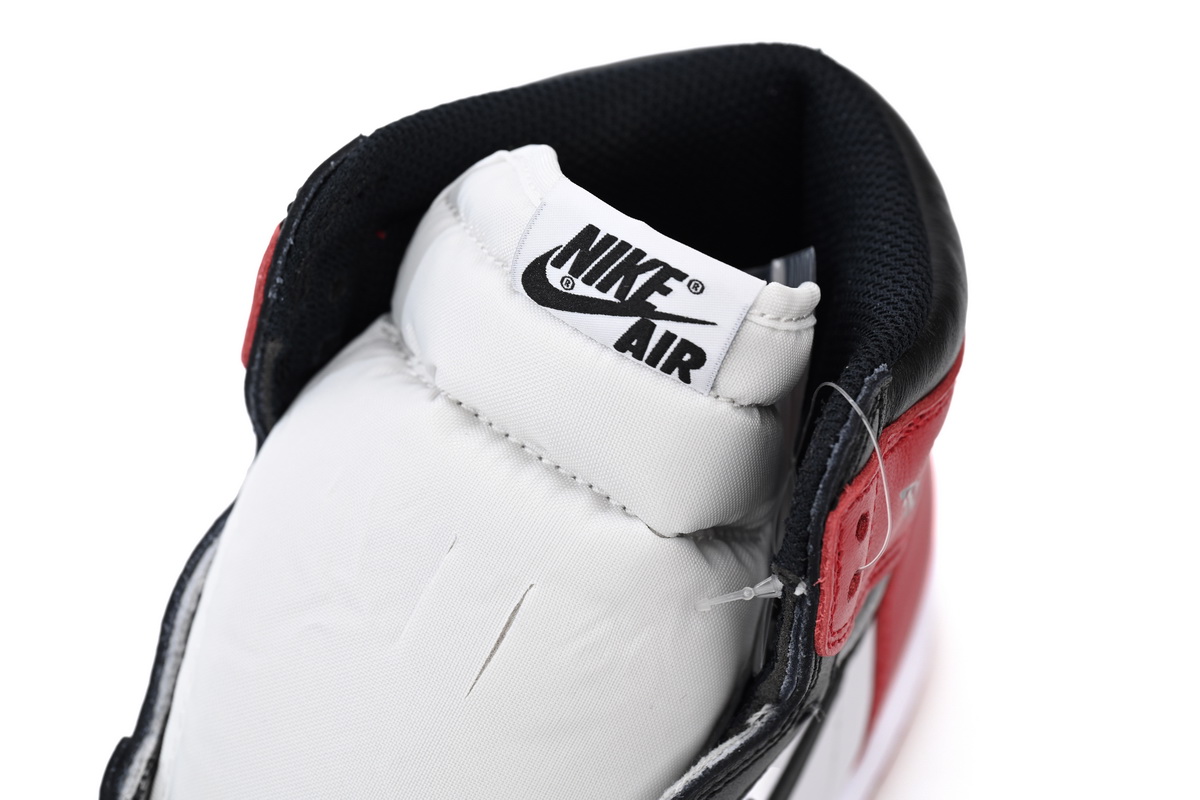Y Air Jordan 1 High OG “Black Toe”